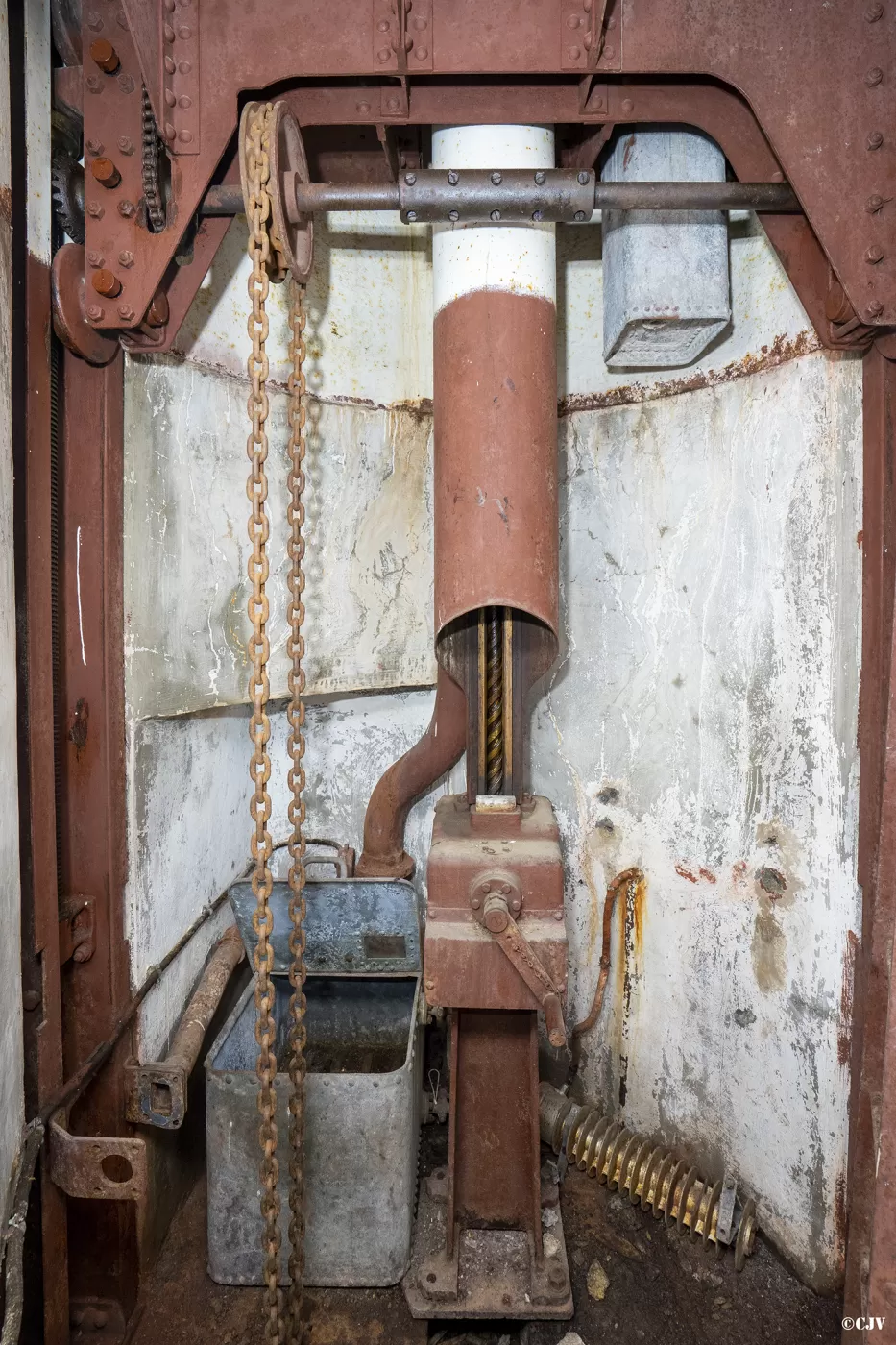 Ligne Maginot - PAS DU ROC - (Ouvrage d'artillerie) - Bloc 1
Le pied de l'une des deux cloches JM - Lia VERMEULEN