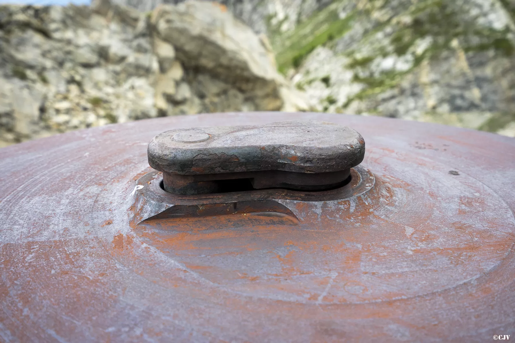 Ligne Maginot - PAS DU ROC - (Ouvrage d'artillerie) - Bloc 2
Cloche VDP - Lia VERMEULEN