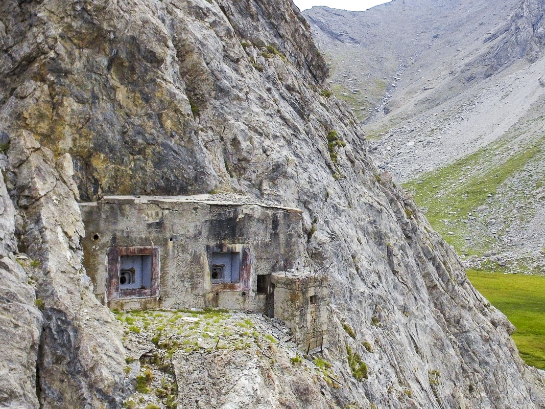 Ligne Maginot - PAS DU ROC - (Ouvrage d'artillerie) - Bloc 3 sous un angle un peu inhabituel