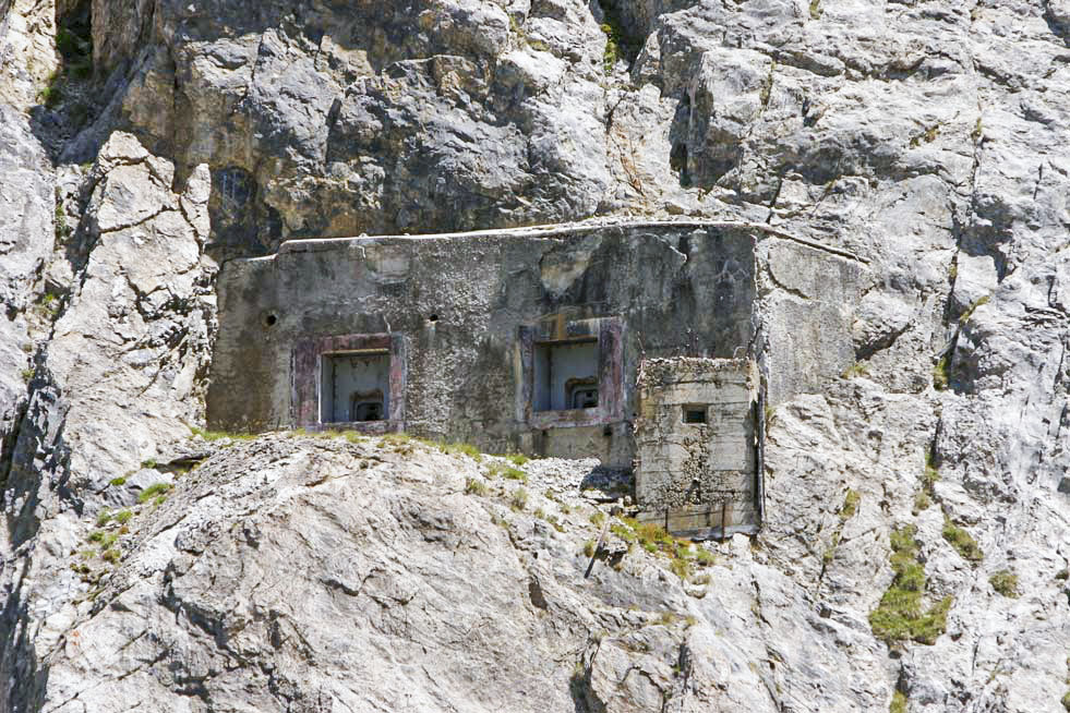 Ligne Maginot - PAS DU ROC - (Ouvrage d'artillerie) - Bloc 3
La façade avec le poste de tir pour FM