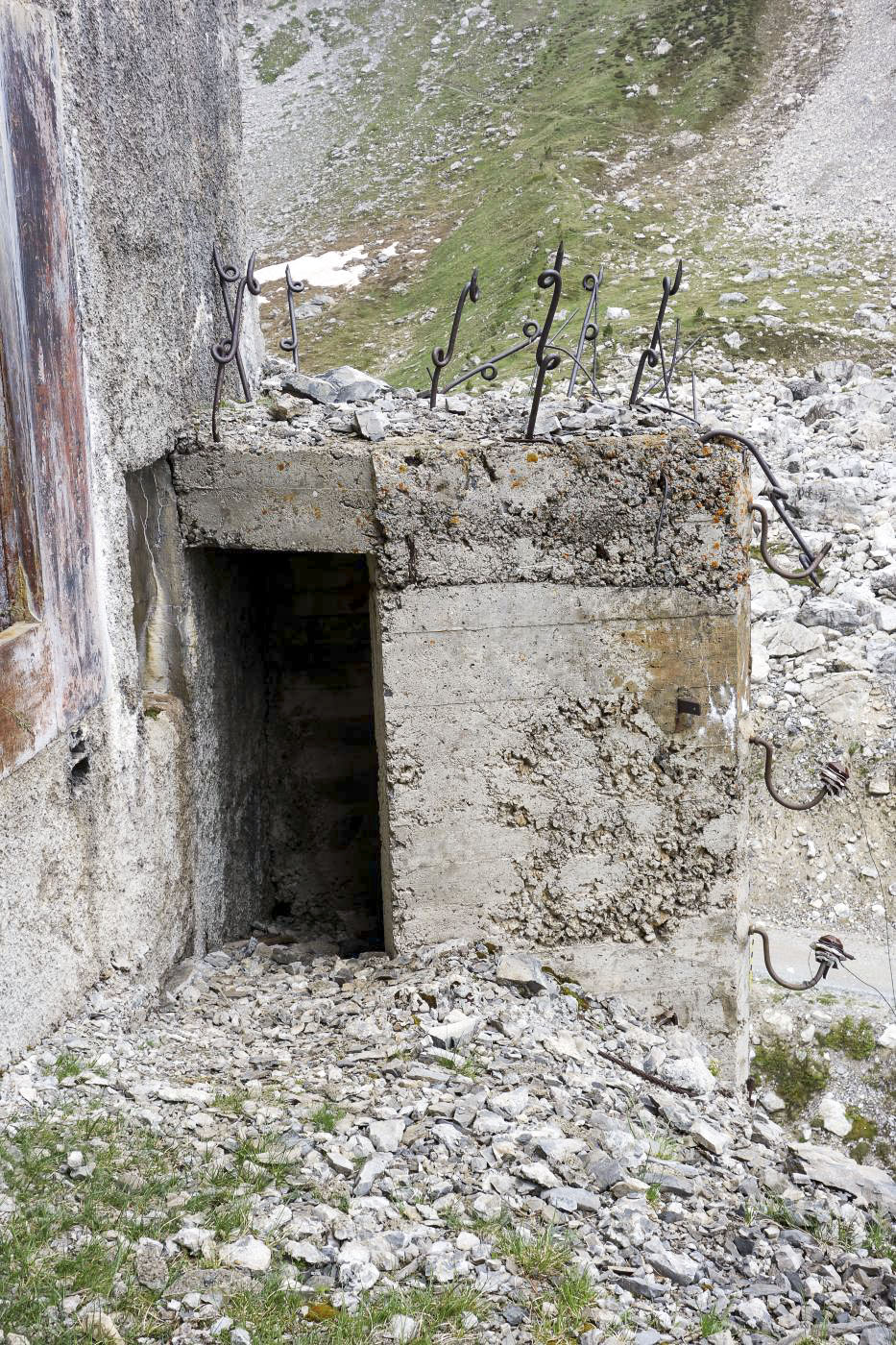 Ligne Maginot - PAS DU ROC - (Ouvrage d'artillerie) - Bloc 3
Poste extérieur pour FM rajouté à l'extérieur du bloc. 