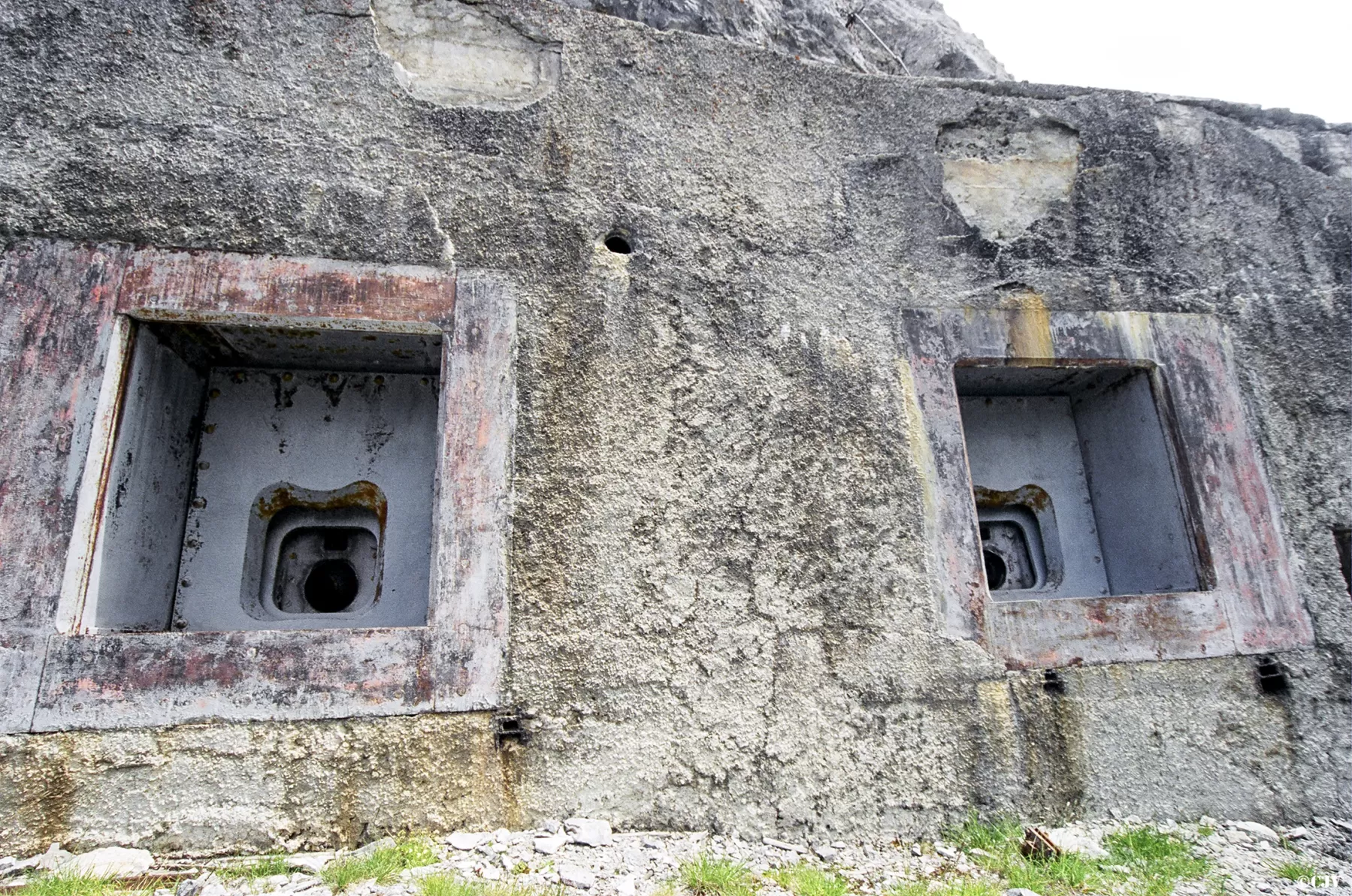 Ligne Maginot - PAS DU ROC - (Ouvrage d'artillerie) - Bloc 3
Devant les créneaux et derrière vous.....