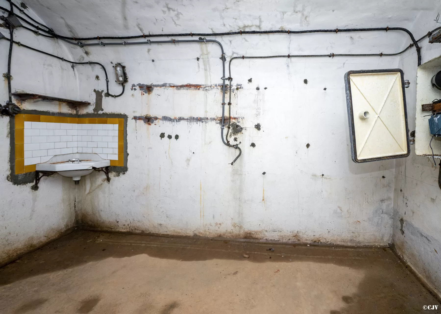 Ligne Maginot - PAS DU ROC - (Ouvrage d'artillerie) - Bloc 3
Le PC - Lia VERMEULEN