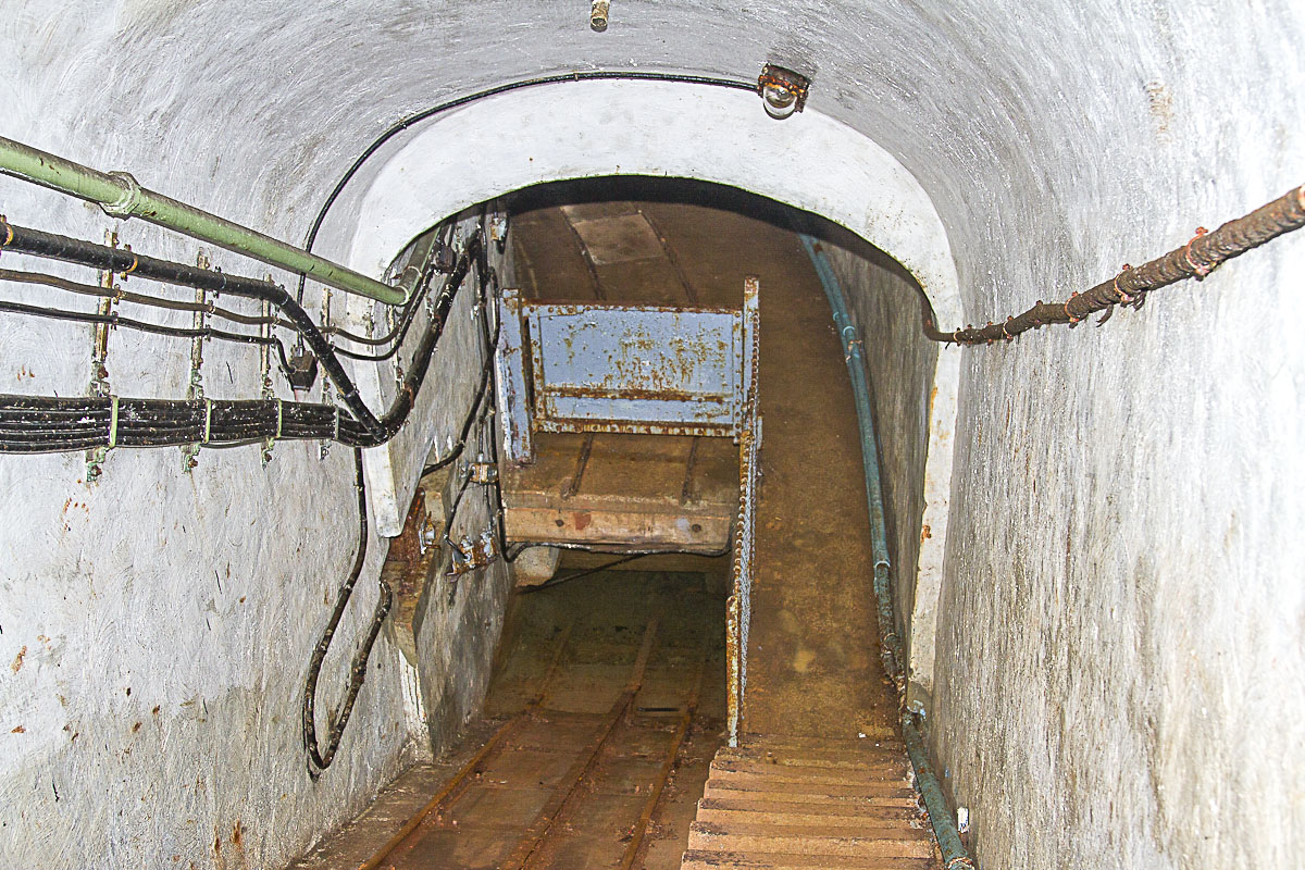 Ligne Maginot - PAS DU ROC - (Ouvrage d'artillerie) - Bloc 4
Point de départ au bas du plan incliné desservant le bloc