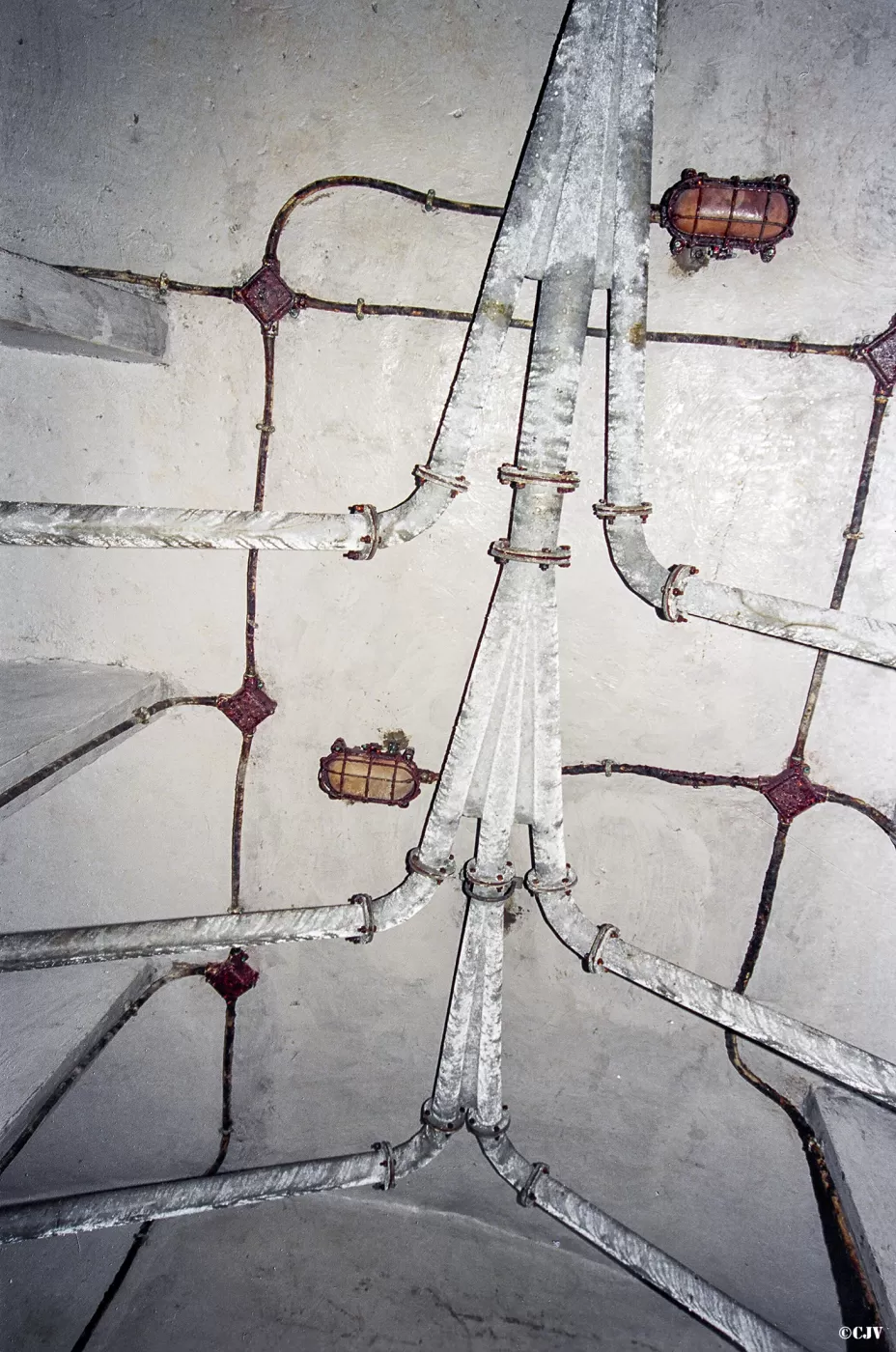Ligne Maginot - PAS DU ROC - (Ouvrage d'artillerie) - Le casernement
Les tubes de ventilation des toilettes
