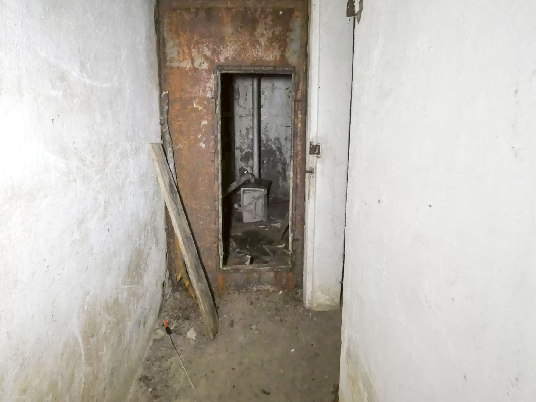 Ligne Maginot - BOIS KARRE - X12 - (Abri) - L'accès à la cloche GFM Est. - STENGER Mathieu