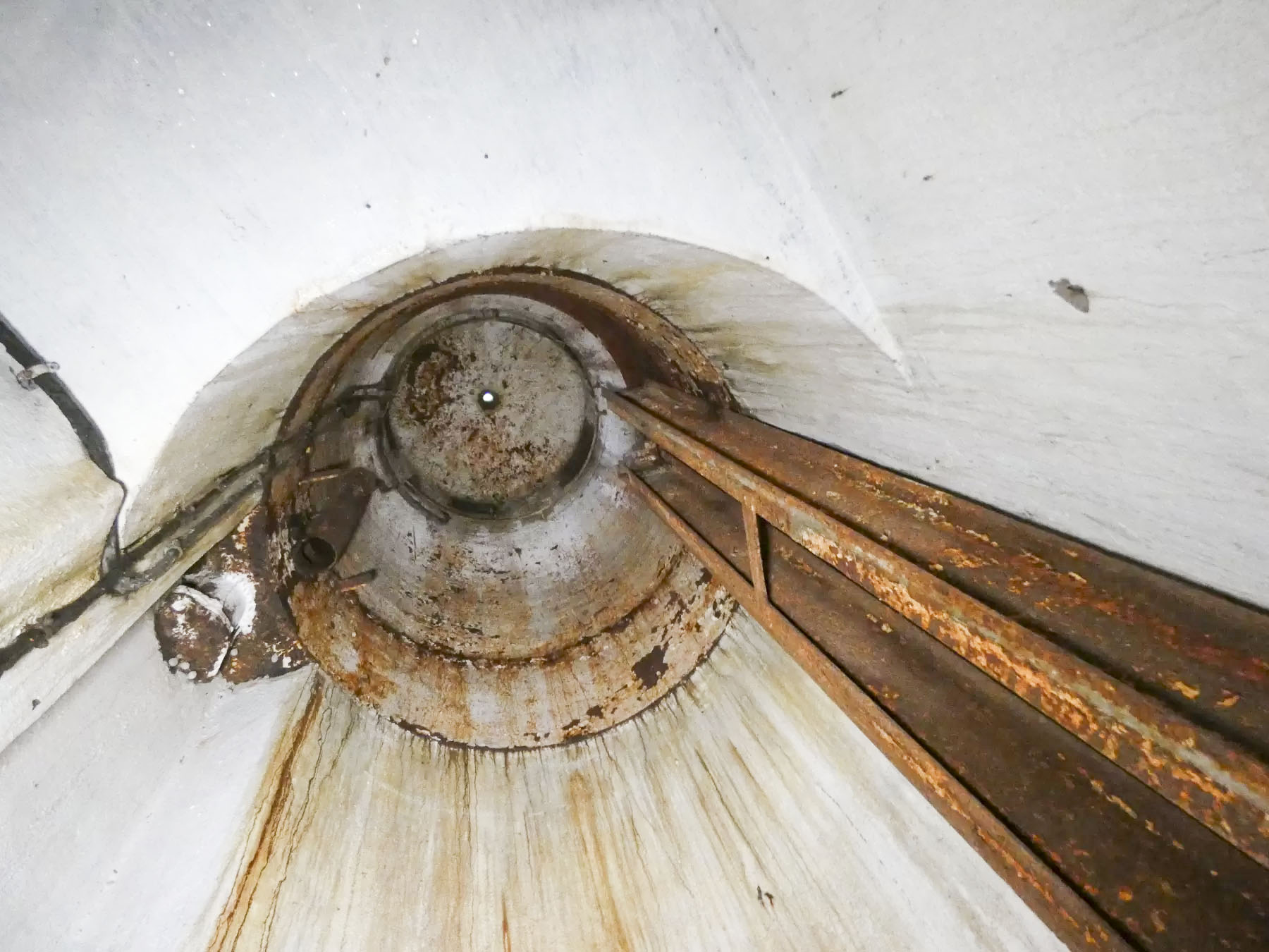 Ligne Maginot - BOIS KARRE - X12 - (Abri) - La cloche GFM Ouest vide. - STENGER Mathieu