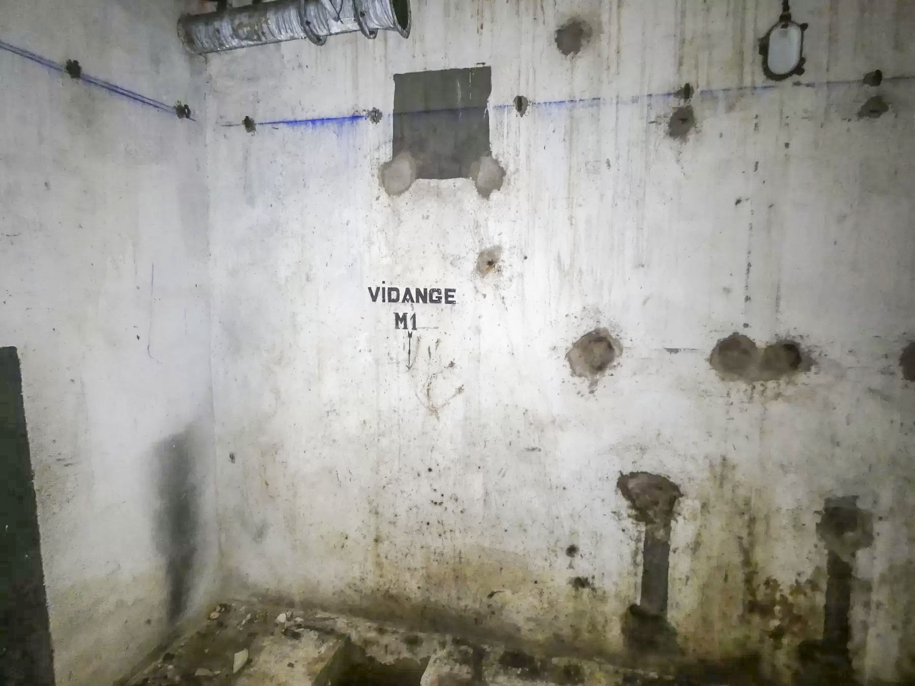 Ligne Maginot - BOIS KARRE - X12 - (Abri) - La centrale électrique vidée de ses équipements. - STENGER Mathieu