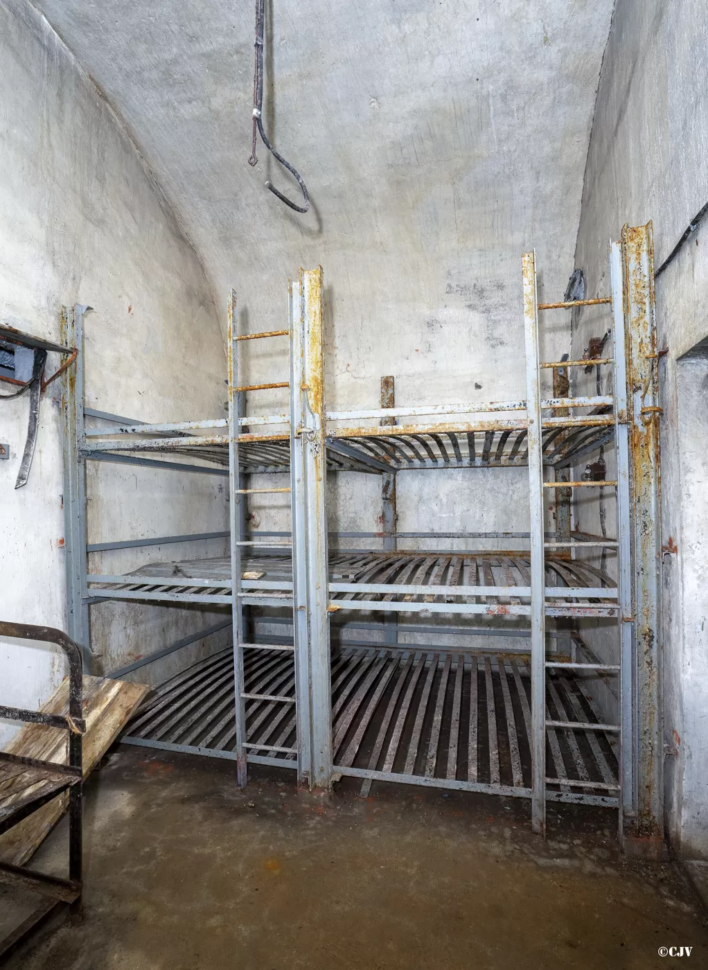 Ligne Maginot - PAS DU ROC - (Ouvrage d'artillerie) - Chambrée à proximité de l'usine électrique - Lia VERMEULEN