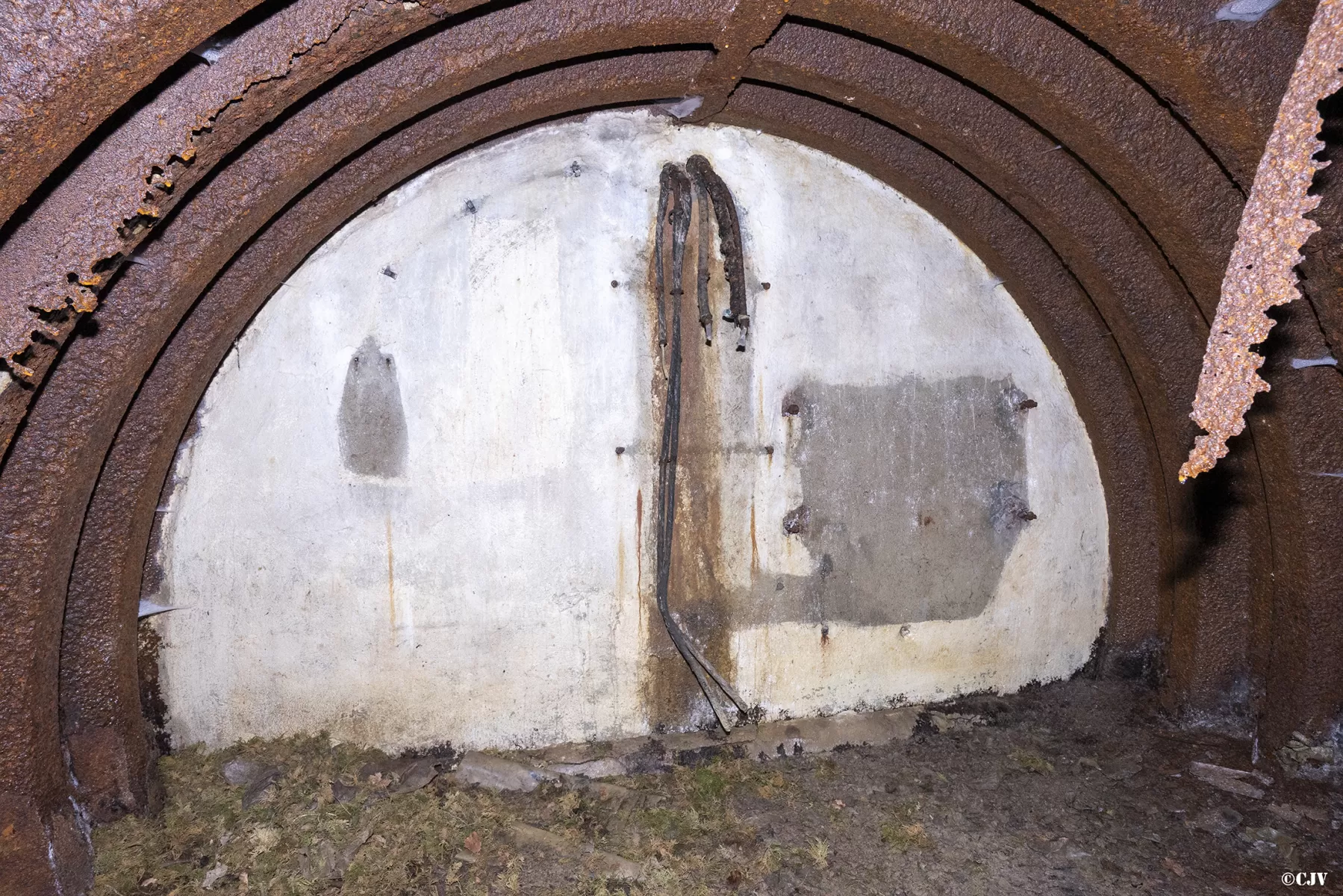 Ligne Maginot - BOIS DE MEDERCHEN (I/160° RIF) - (PC de Quartier) - Central téléphonique (à droite) et poste téléphonique d'abonné ( à gauche) - Lia VERMEULEN