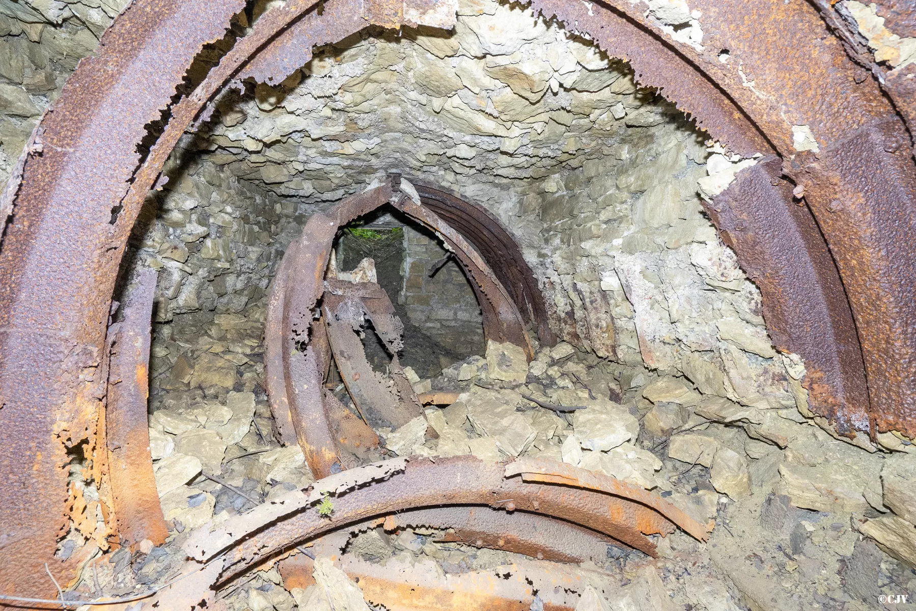 Ligne Maginot - MEDERCHEN SUD - (Abri) - L'abri est en mauvais état - Lia VERMEULEN