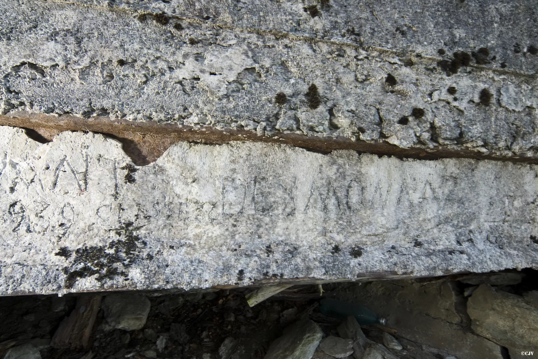 Ligne Maginot - PONT DU NANT - (Blockhaus pour arme infanterie) - Une partie du texte sur le linteau - Caspar Vermeulen