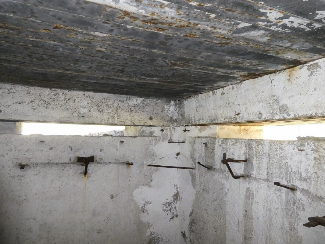 Ligne Maginot - REPLATON - (Observatoire d'artillerie) - Les deux créneaux équipés de supports pour les instruments d'observation - ELLENA - CUNY