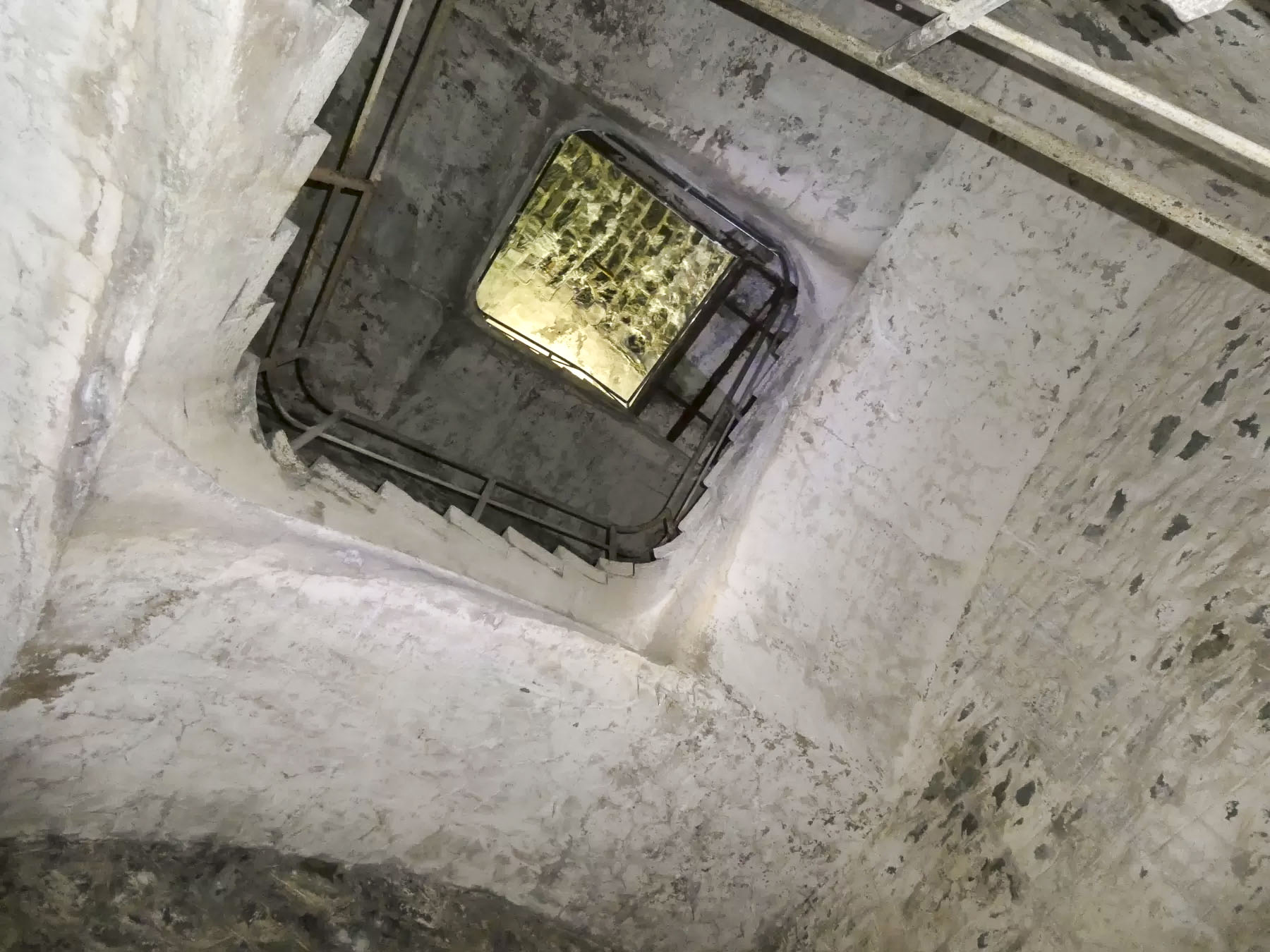 Ligne Maginot - REPLATON (QUARTIER ARC - 71° BAF) - (Position d'artillerie préparée) - Batterie D
Escalier de liaison - ELLENA Daniel - CUNY Philippe