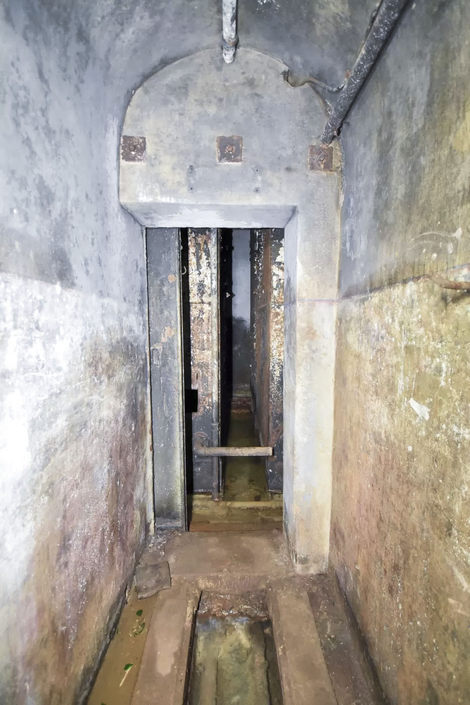 Ligne Maginot - DENTING - A28 - (Ouvrage d'infanterie) - La réserve à gaz oil  - Ludovic KNAPP