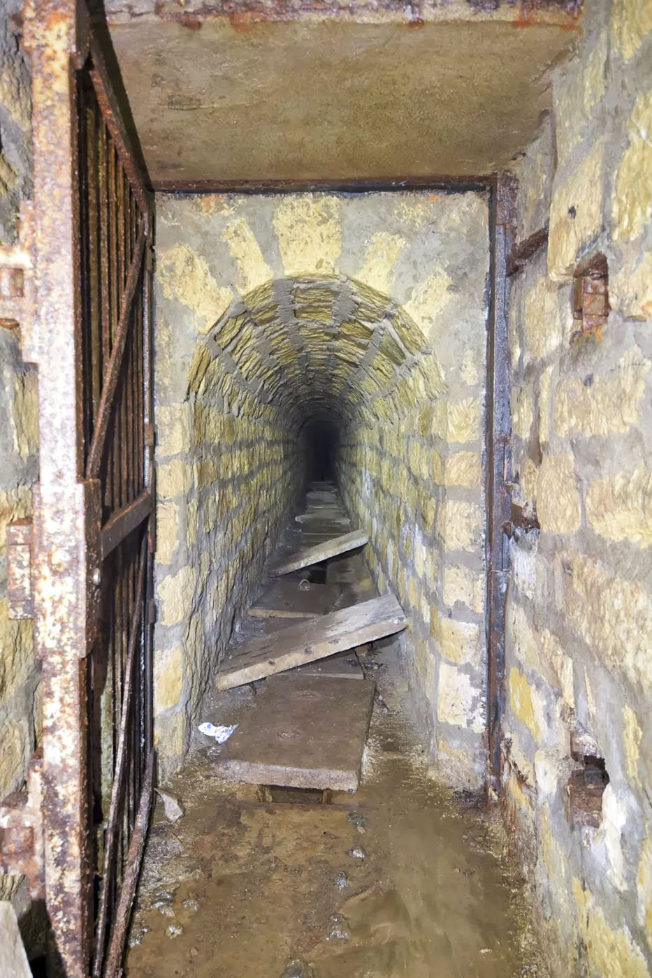 Ligne Maginot - DENTING - A28 - (Ouvrage d'infanterie) - L’égout  - Ludovic KNAPP