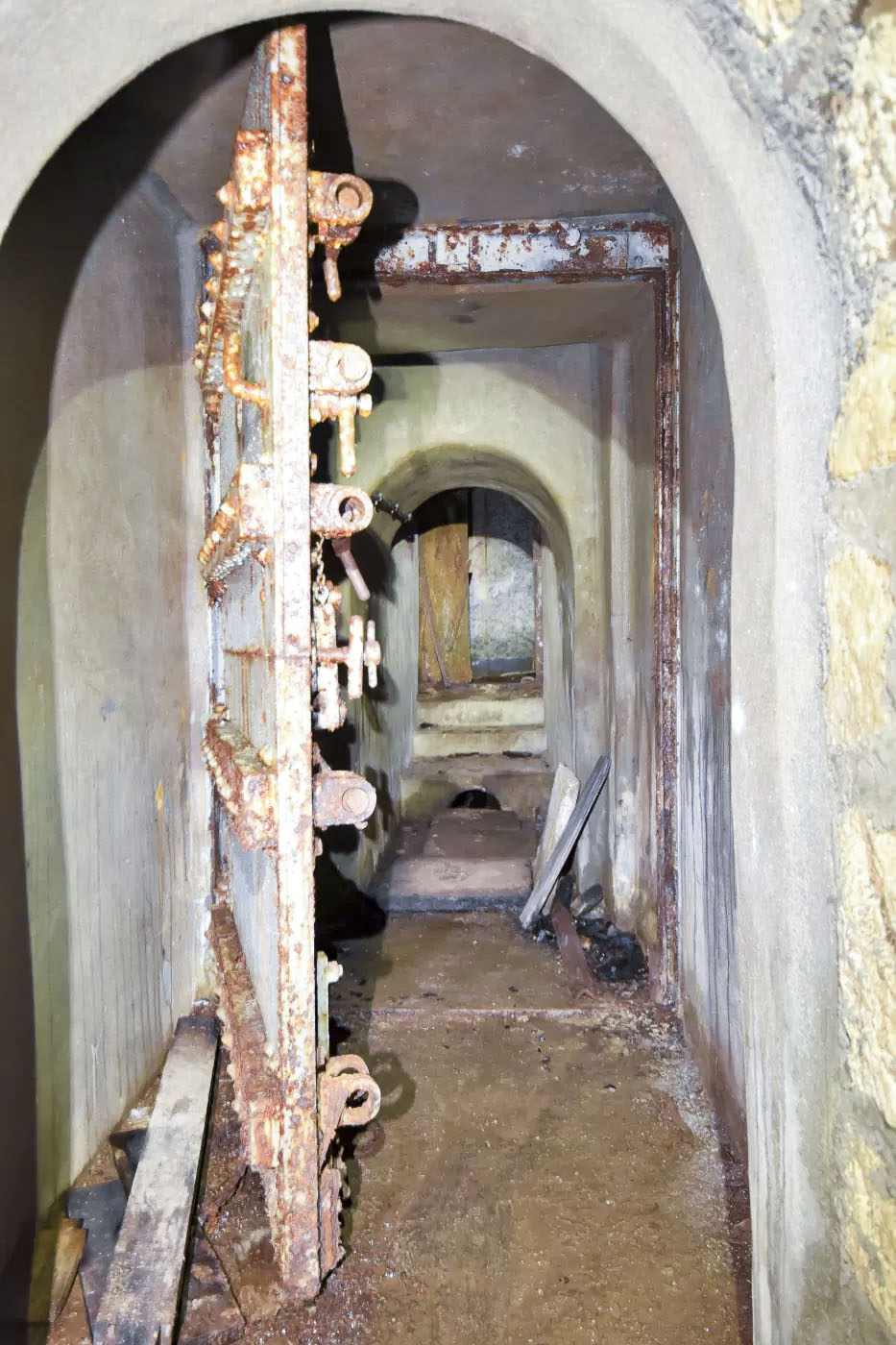 Ligne Maginot - DENTING - A28 - (Ouvrage d'infanterie) - L’égout  - Ludovic KNAPP