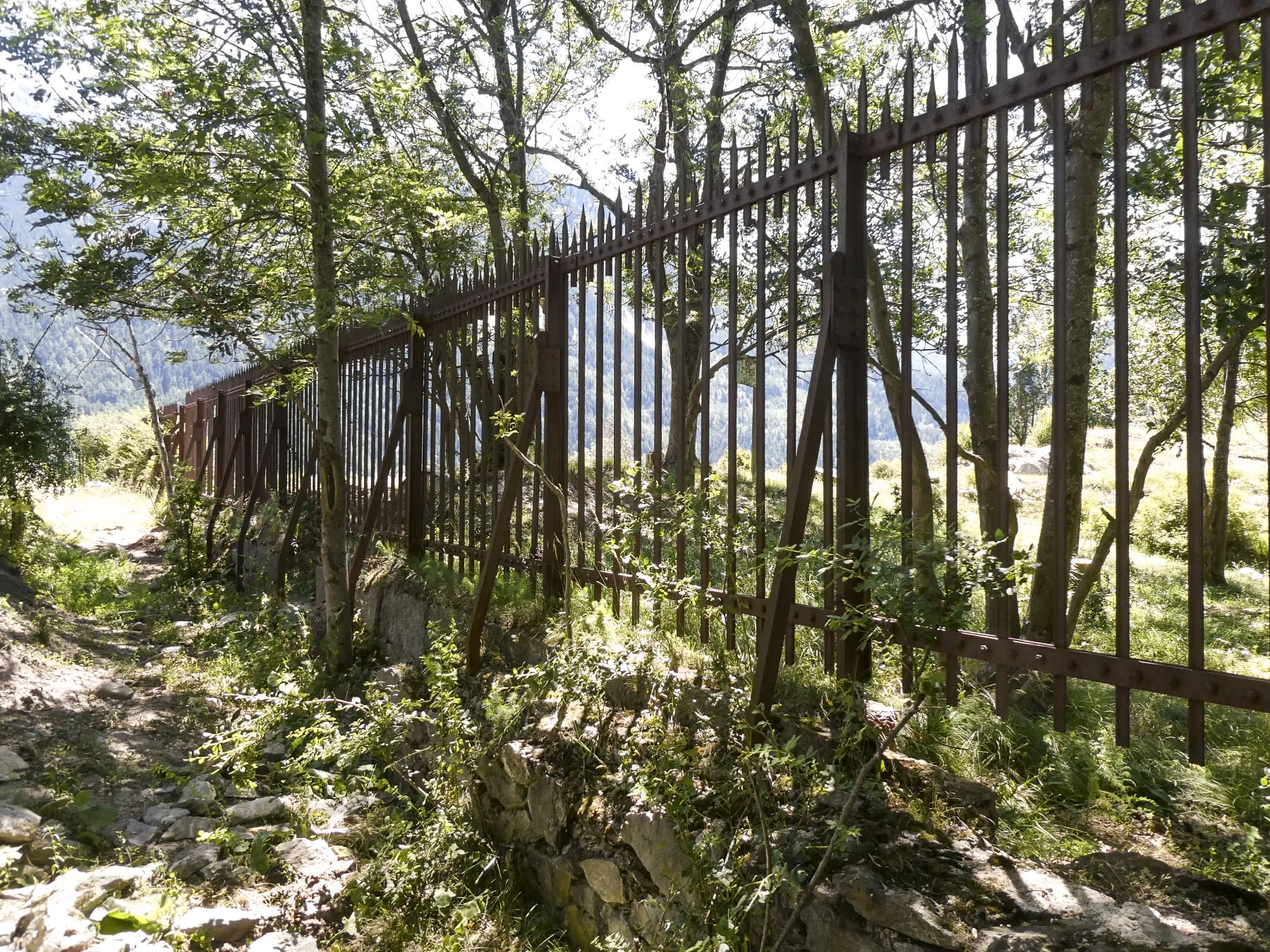 Ligne Maginot - REPLATON REDOUTE - (Blockhaus pour arme infanterie) - Grille défensive - ELLENA Daniel - CUNY Philippe