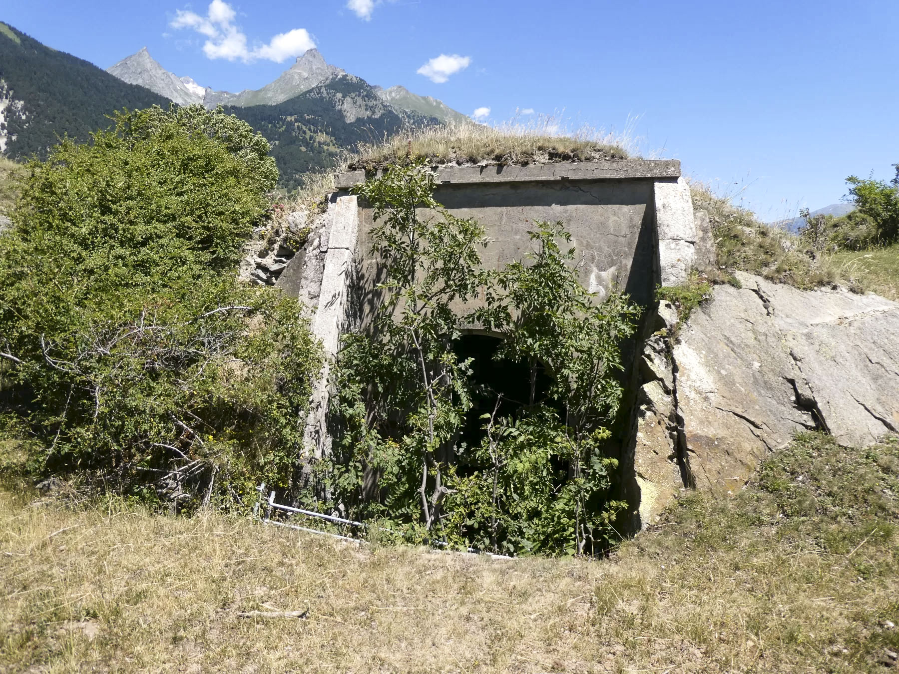 Ligne Maginot - REPLATON REDOUTE - (Blockhaus pour arme infanterie) - Traverse abri du centre - ELLENA Daniel - CUNY Philippe