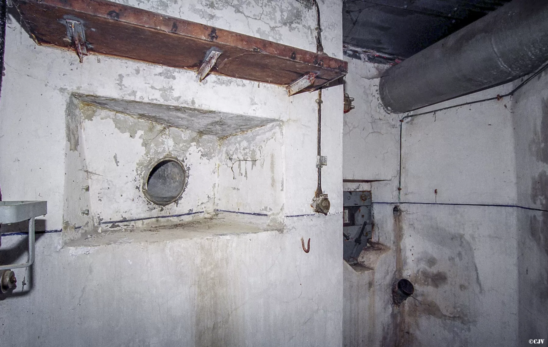 Ligne Maginot - SAINT ANTOINE - (Ouvrage d'artillerie) - Bloc 1
Etage supérieur
Créneau optique et caponnière FM