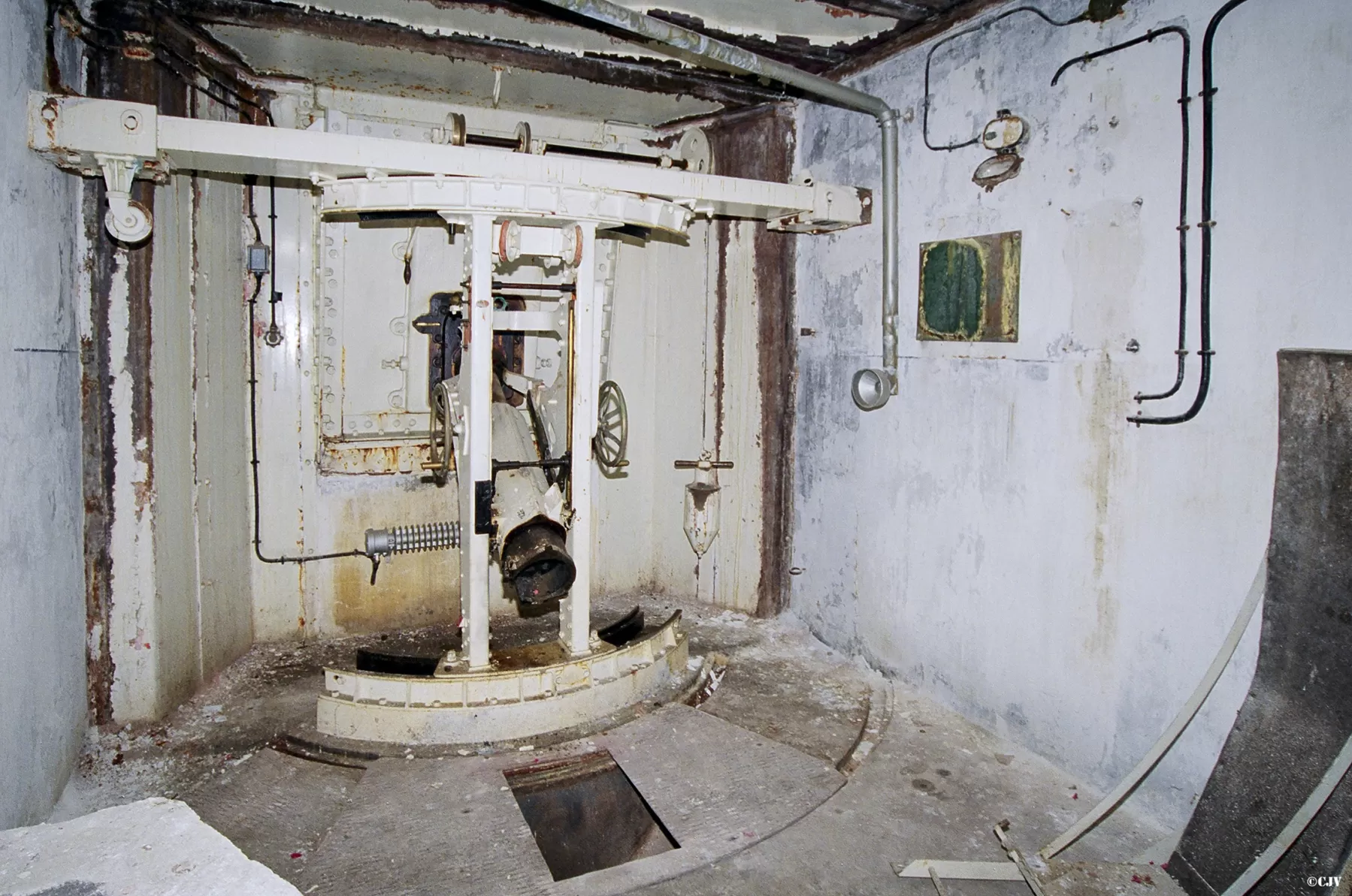 Ligne Maginot - SAINT ANTOINE - (Ouvrage d'artillerie) - Bloc 1
Etage supérieur
Chambre de tir gauche pour obusier de 75 mle 31