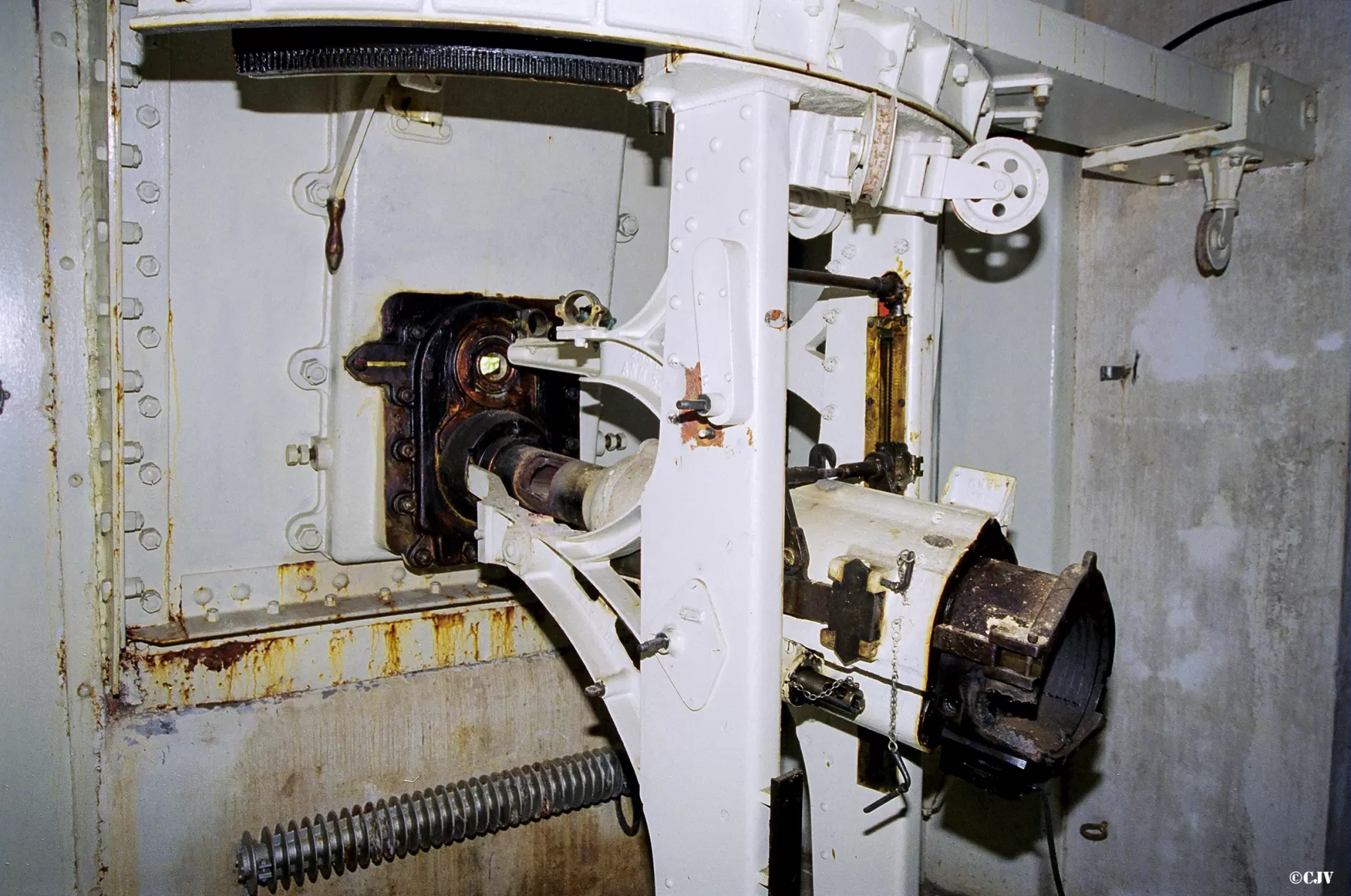 Ligne Maginot - SAINT ANTOINE - (Ouvrage d'artillerie) - Bloc 1
Etage supérieur
Obusier de 75 mle 31