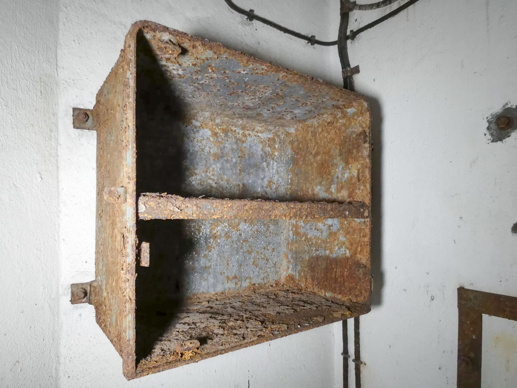 Ligne Maginot - BOIS KARRE - X12 - (Abri) - Un casier dans le central. - STENGER Mathieu