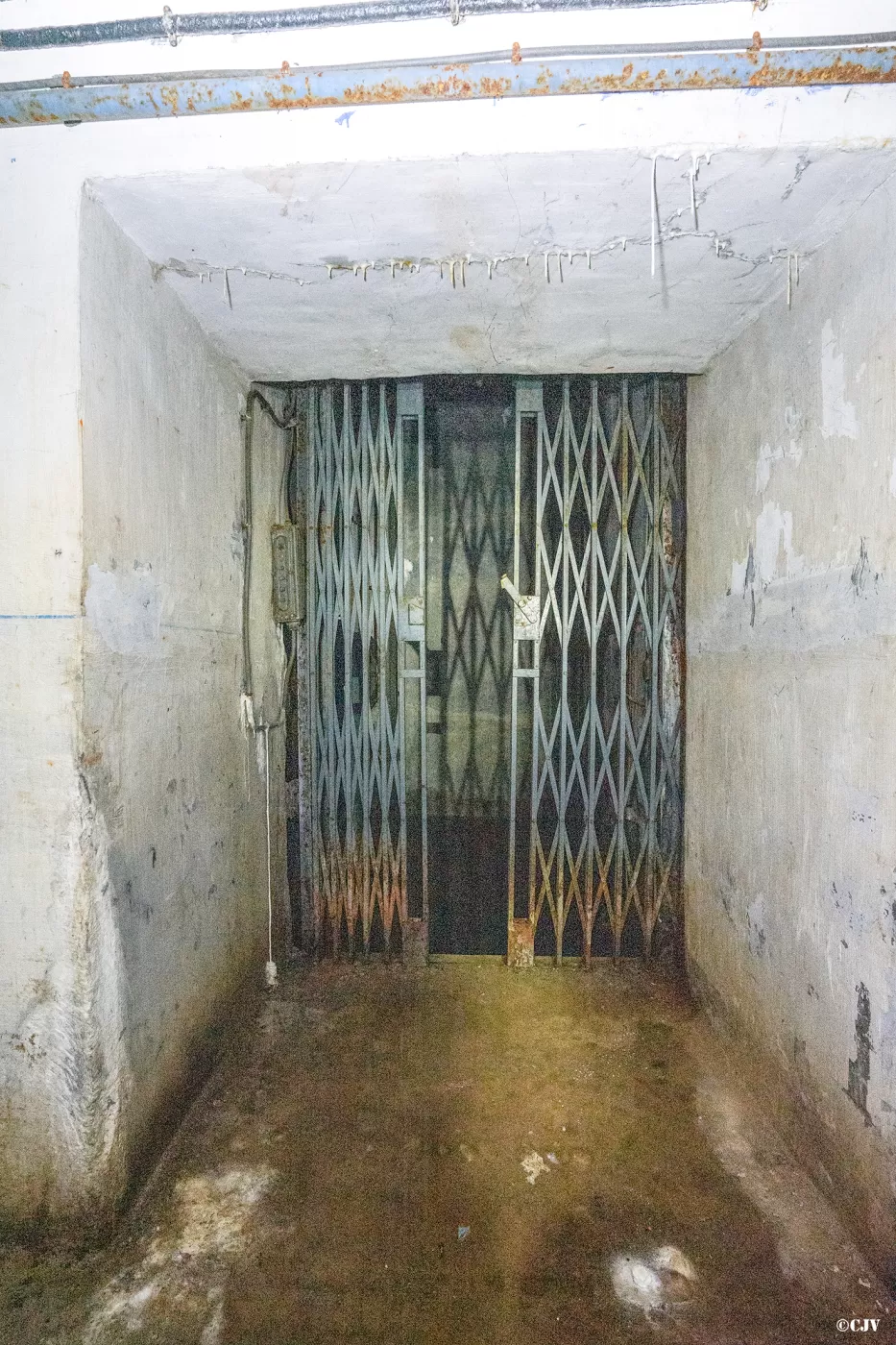 Ligne Maginot - SAINT ANTOINE - (Ouvrage d'artillerie) - Bloc 1
Le monte-charge - Lia VERMEULEN