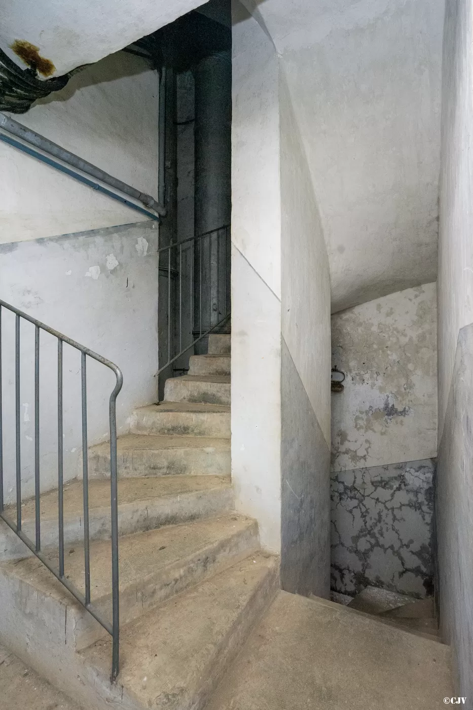 Ligne Maginot - SAINT ANTOINE - (Ouvrage d'artillerie) - Bloc 1
L'escalier - Lia VERMEULEN