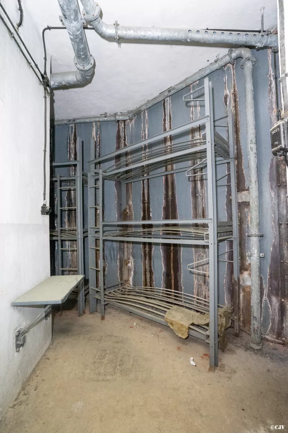 Ligne Maginot - SAINT ANTOINE - (Ouvrage d'artillerie) - Bloc 1
Etage intermédiaire
Chambre pour 12 hommes - Lia VERMEULEN