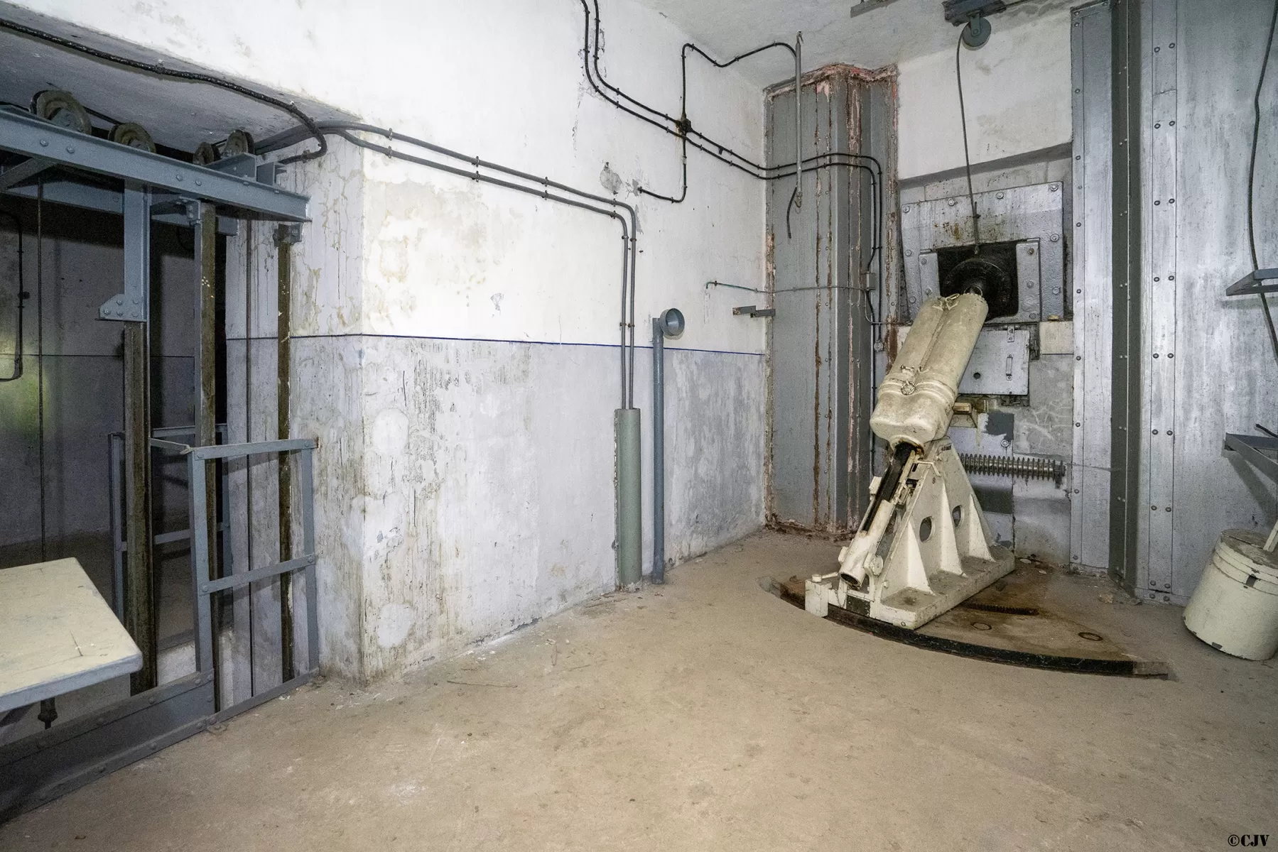 Ligne Maginot - SAINT ANTOINE - (Ouvrage d'artillerie) - Bloc 1
Etage intermédiaire
Chambre de tir Est pour mortier de 81 - Lia VERMEULEN