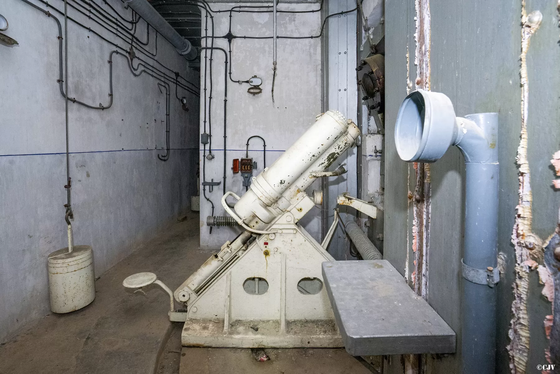 Ligne Maginot - SAINT ANTOINE - (Ouvrage d'artillerie) - Bloc 1
Etage intermédiaire
Chambre de tir Ouest pour mortiers de 81 - Lia VERMEULEN