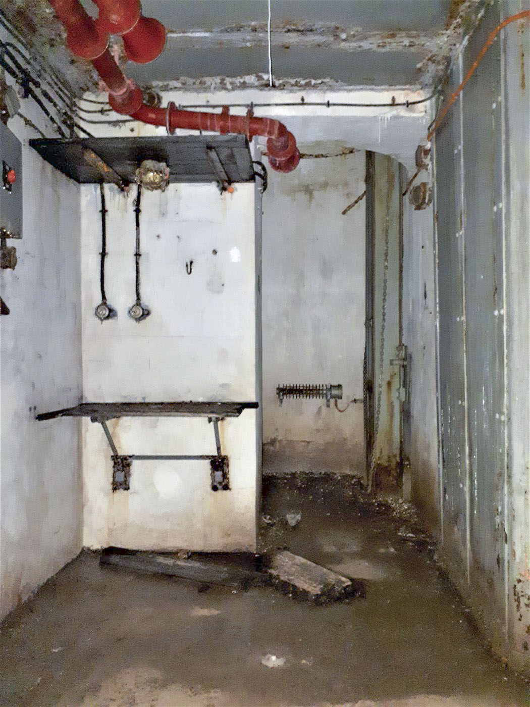 Ligne Maginot - SAINT ANTOINE - (Ouvrage d'artillerie) - Bloc 2
Etage supérieur
Poste téléphonique et accès à la cloche VDP