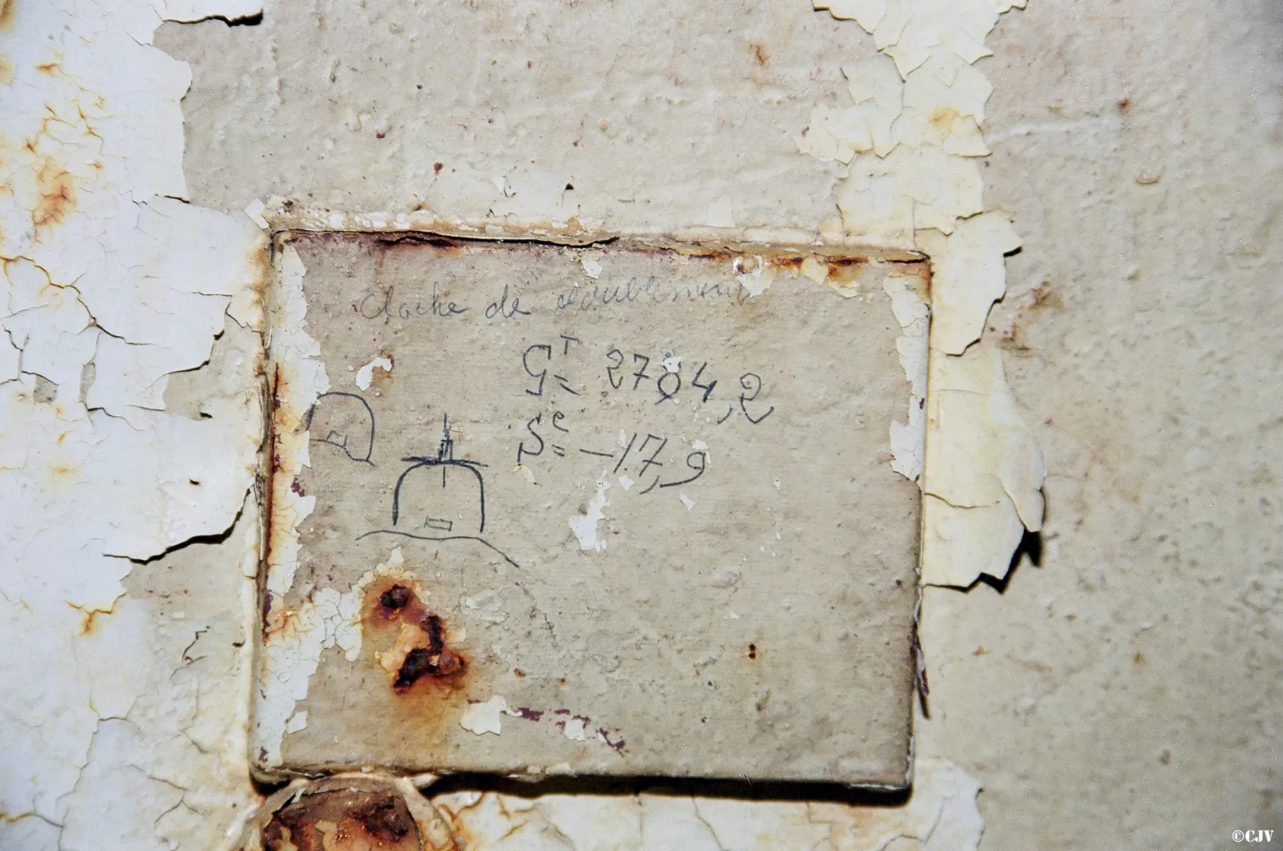 Ligne Maginot - SAINT ANTOINE - (Ouvrage d'artillerie) - Bloc 2
Cloche VDP
Indication en site et gisement de la cloche de doublement