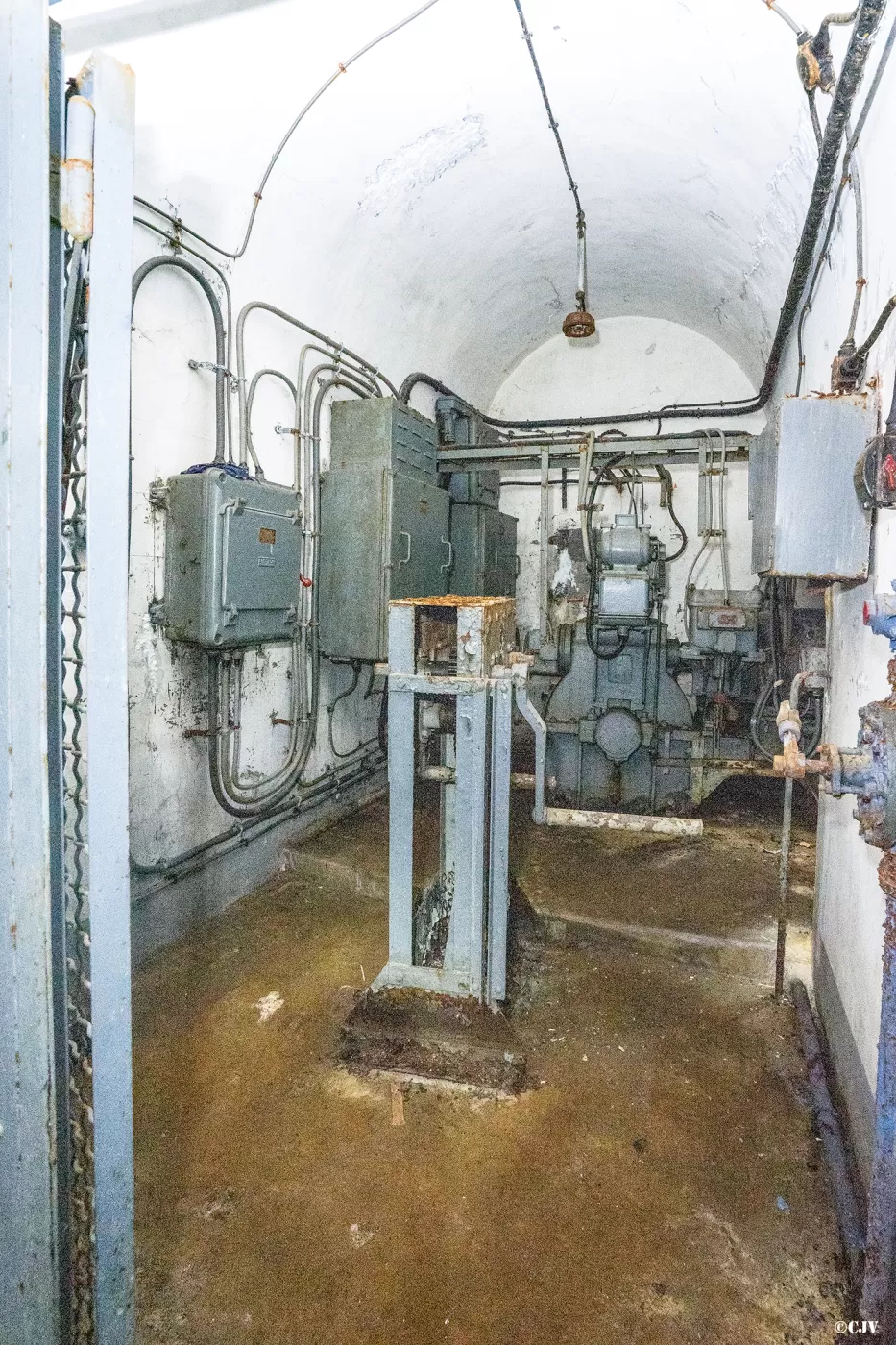 Ligne Maginot - SAINT ANTOINE - (Ouvrage d'artillerie) - Bloc 1
La machinerie du monte-charge - Lia VERMEULEN