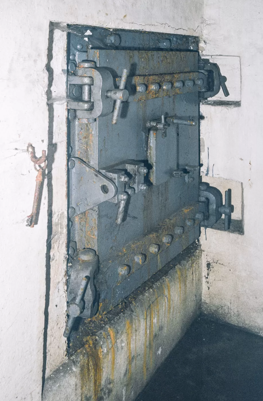 Ligne Maginot - SAINT GOBAIN - (Ouvrage d'infanterie) - Bloc 1
En 1982, il était possible de trouver la clé à côté de la sortie de secours