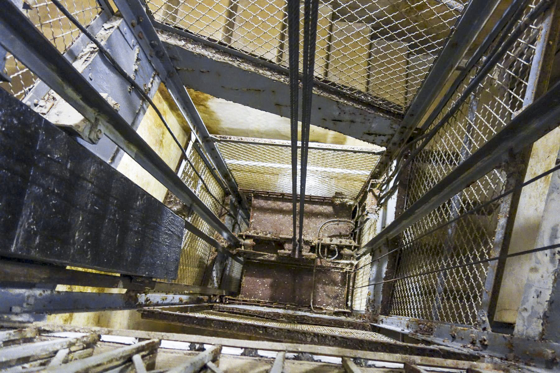 Ligne Maginot - SAINT GOBAIN - (Ouvrage d'infanterie) - Bloc 1
Monte-charge - Michel Teiten