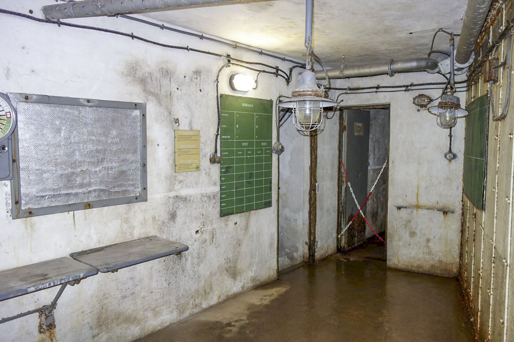 Ligne Maginot - SAINT GOBAIN - (Ouvrage d'infanterie) - Bloc 1
Etage inférieur
PC de tir - Michel Teiten