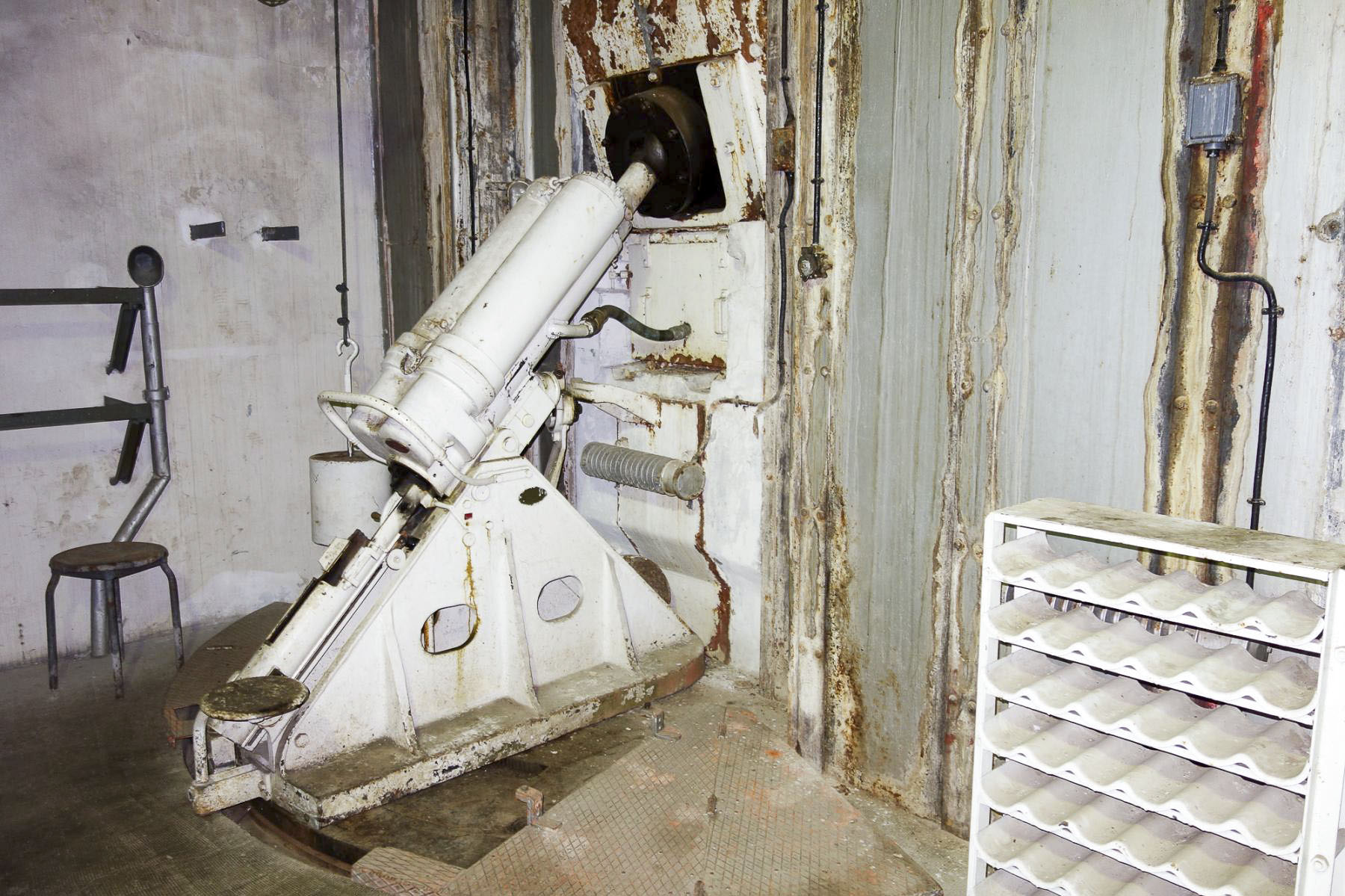 Ligne Maginot - SAINT GOBAIN - (Ouvrage d'infanterie) - Bloc 2
Mortier de 81 de gauche - Michel Teiten