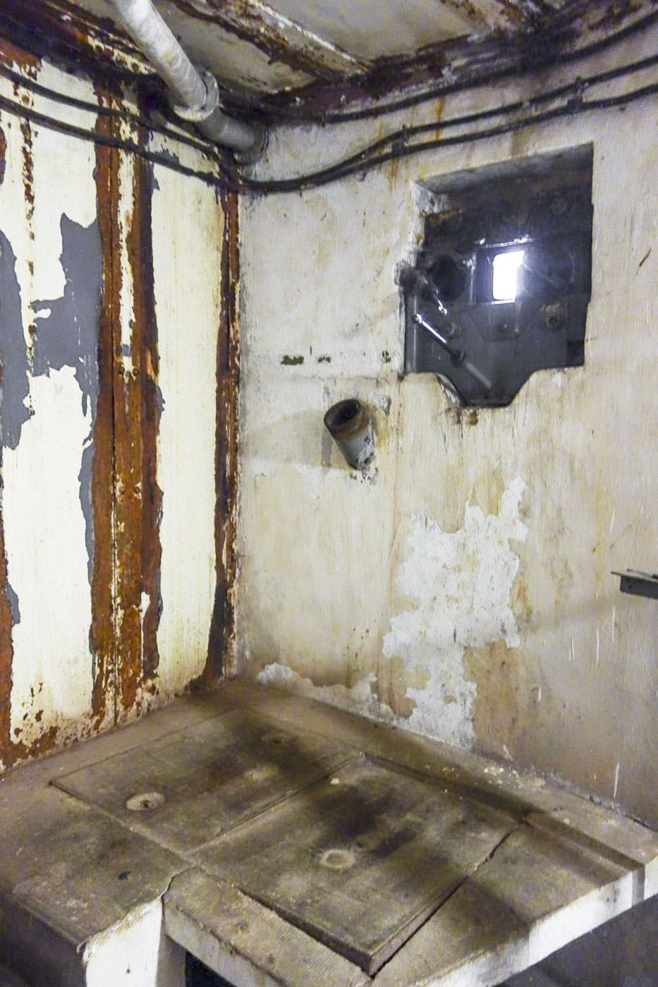 Ligne Maginot - SAINT GOBAIN - (Ouvrage d'infanterie) - Bloc 1
Etage supérieur
Créneau FM couvrant le fossé diamant - Michel Teiten