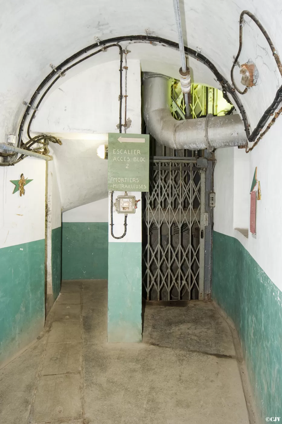 Ligne Maginot - SAINT GOBAIN - (Ouvrage d'infanterie) - Bloc 2
Pied de l'escalier et monte-charge - Lia VERMEULEN