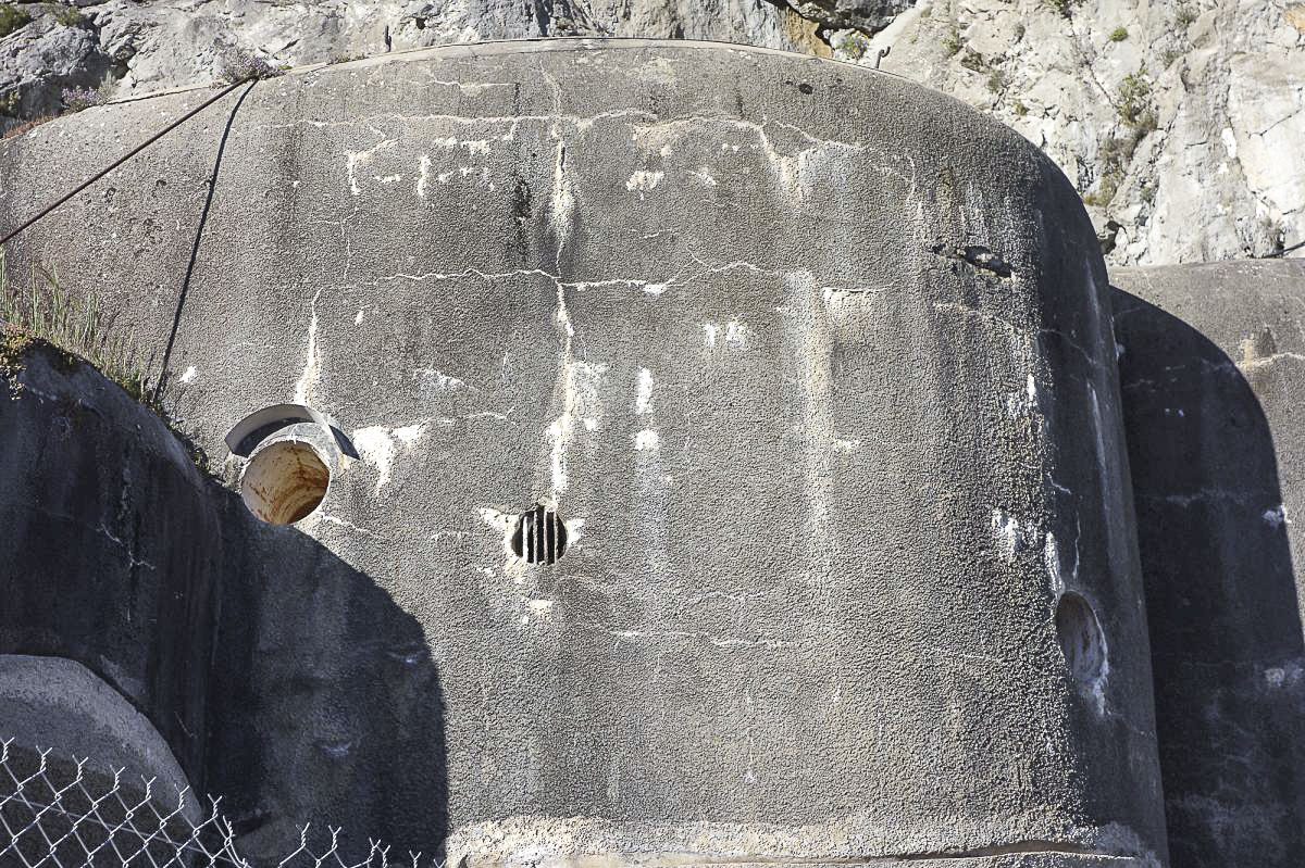 Ligne Maginot - Ouvrage d'artillerie de SAINTE AGNES - Bloc 2
Créneau optiques vers Roquebrune et Mont Agel
