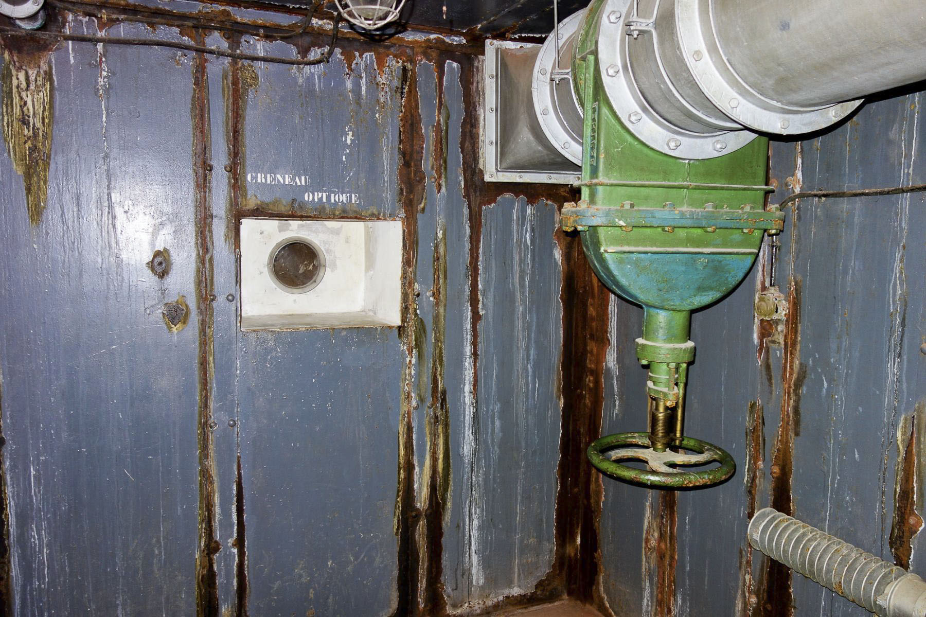 Ligne Maginot - SAINT GOBAIN - (Ouvrage d'infanterie) - Bloc 3
Créneau optique et prise d'air du bloc 2 et 3 - Michel Teiten