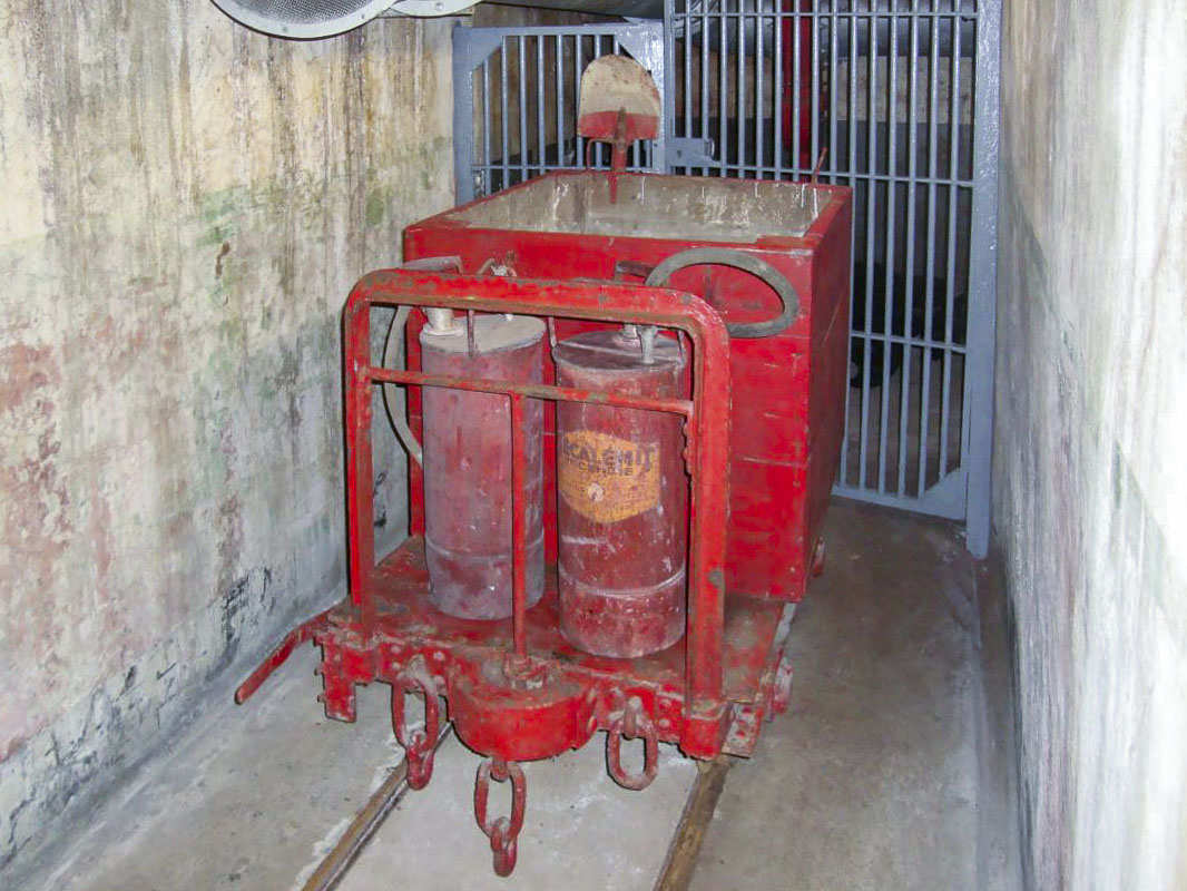 Ligne Maginot - SAINT GOBAIN - (Ouvrage d'infanterie) - Wagonnet incendie stocké dans le garage à wagonnets de l'ouvrage