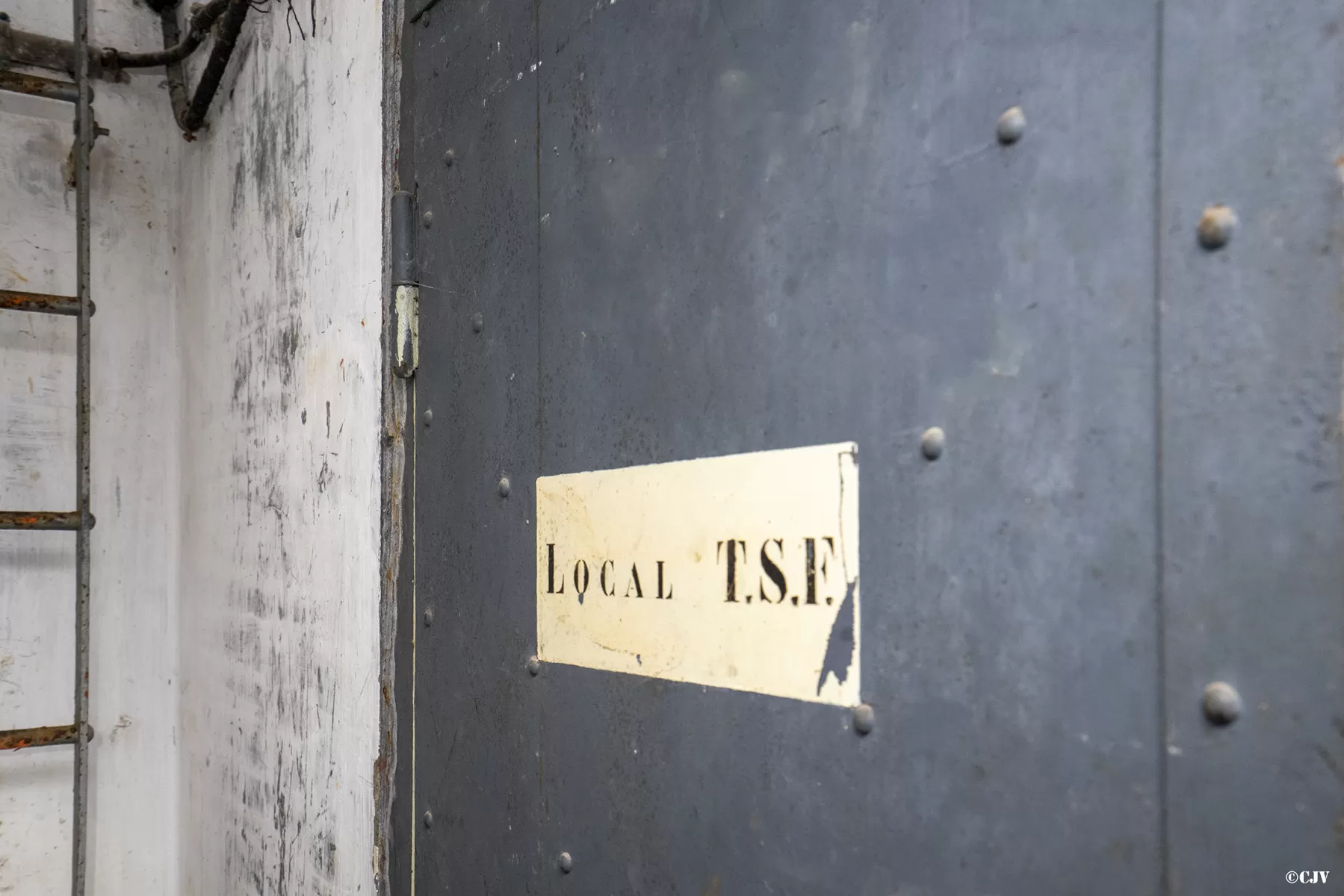 Ligne Maginot - SAPEY - (Ouvrage d'artillerie) - L'entrée mixte de l'ouvrage
Étage inférieur
Local TSF - Lia VERMEULEN