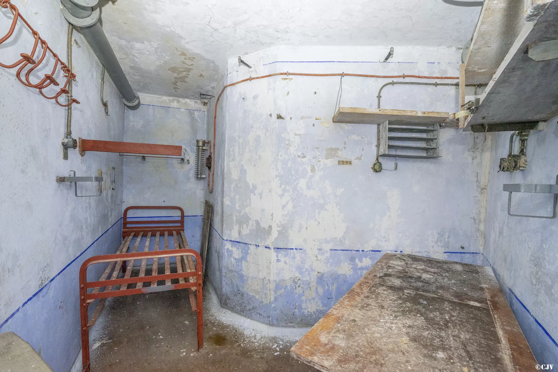 Ligne Maginot - SAPEY - (Ouvrage d'artillerie) - L'entrée mixte de l'ouvrage
Étage inférieur
Local TSF - Lia VERMEULEN