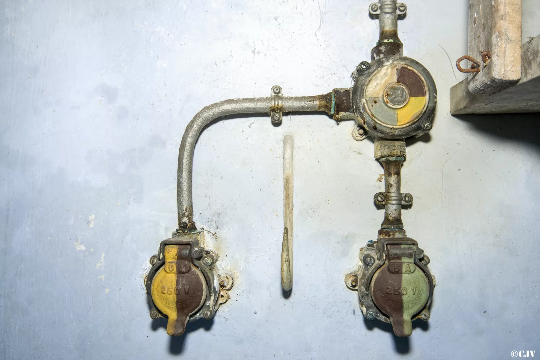 Ligne Maginot - SAPEY - (Ouvrage d'artillerie) - L'entrée mixte de l'ouvrage
Étage inférieur
Local TSF - Lia VERMEULEN