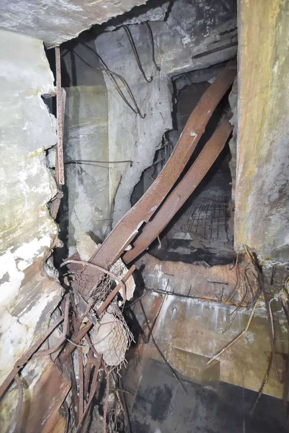 Ligne Maginot - DEPOT - (Abri) - L'escalier - Ludovic KNAPP