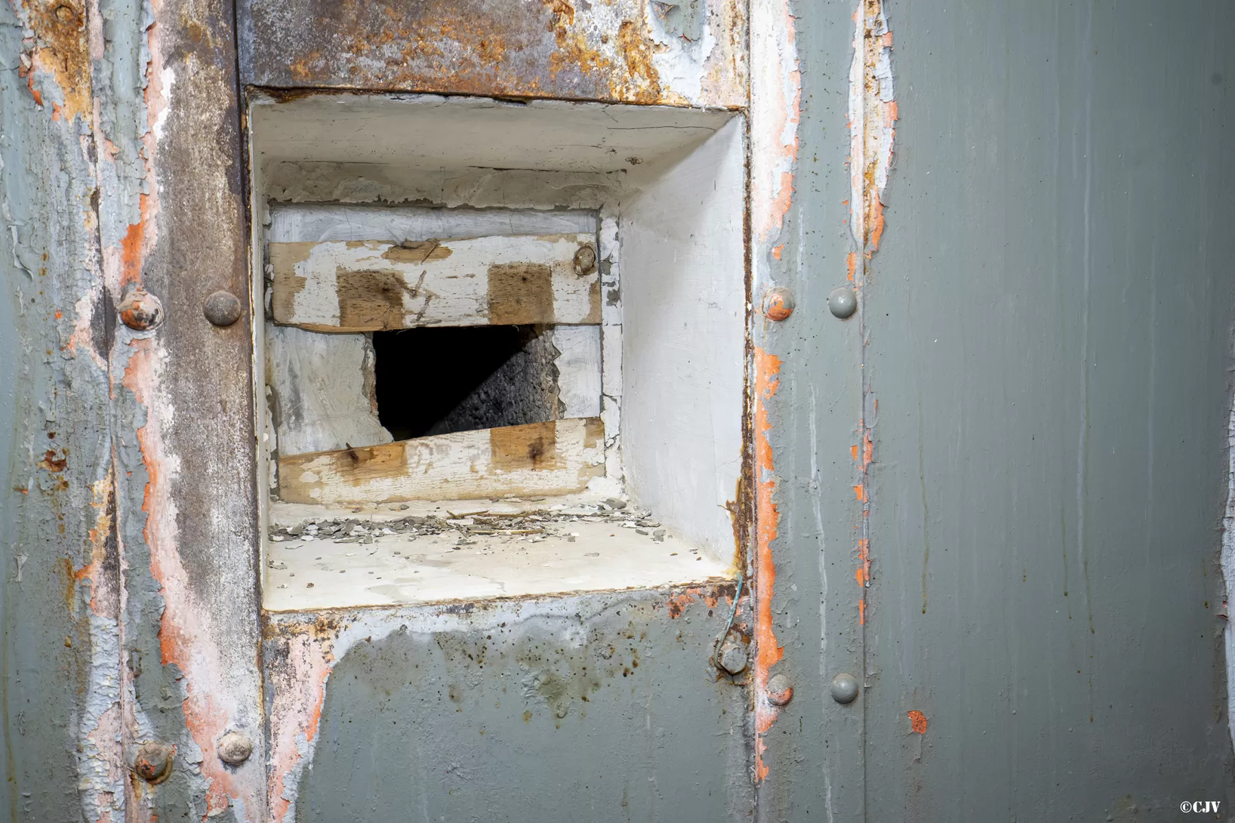 Ligne Maginot - SAPEY - (Ouvrage d'artillerie) - Bloc 3
Créneau optique - Lia VERMEULEN