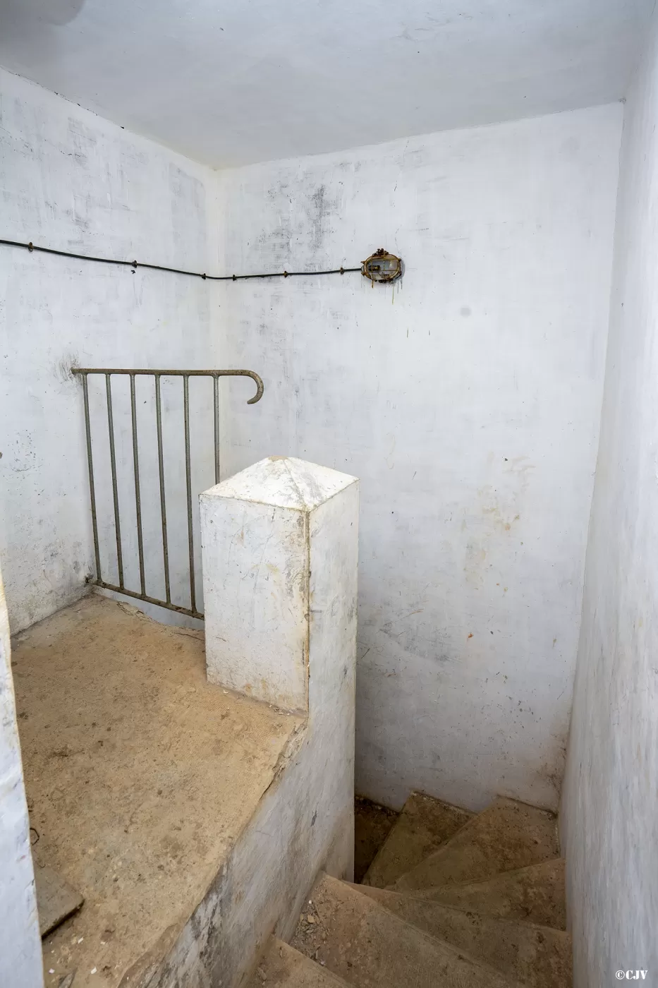 Ligne Maginot - SAPEY - (Ouvrage d'artillerie) - Bloc 3
L'escalier menant au bloc - Lia VERMEULEN